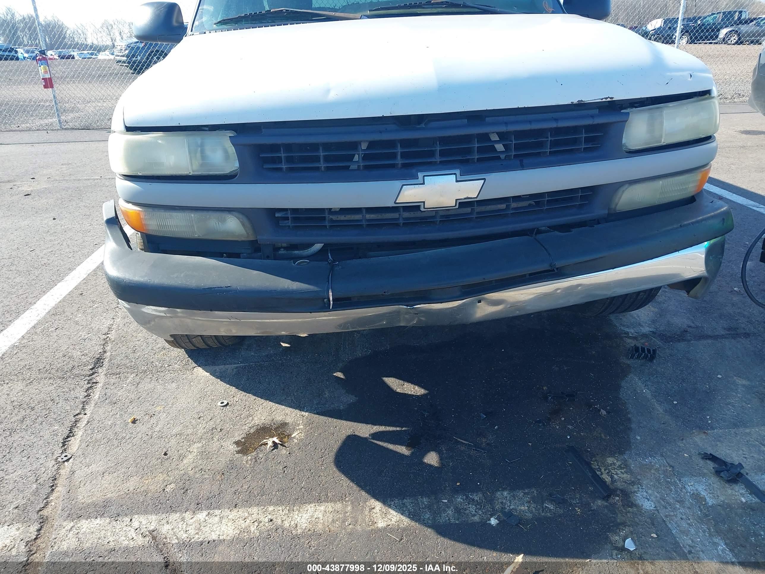 CHEVROLET SILVERADO image 6