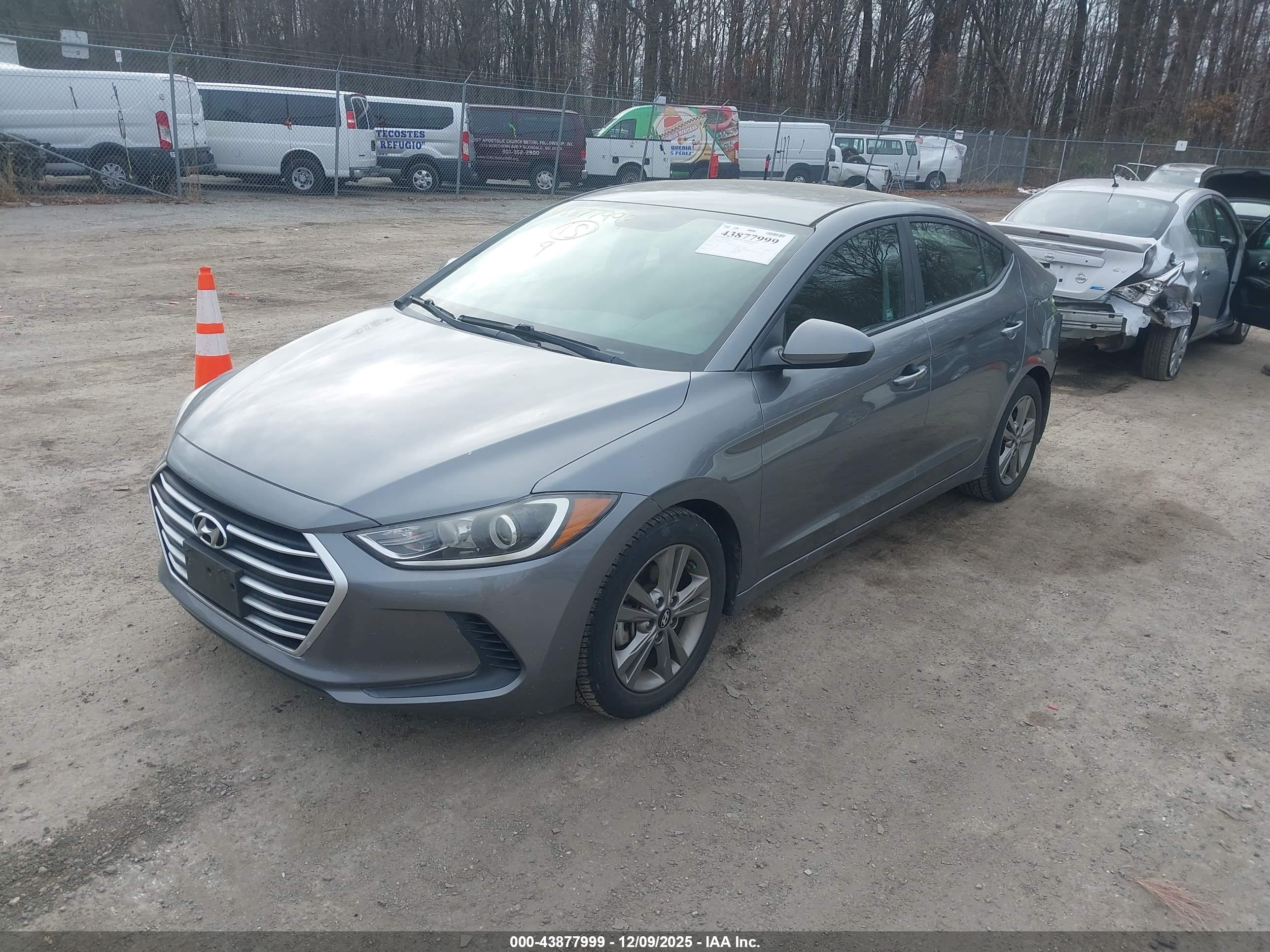 HYUNDAI ELANTRA image 2