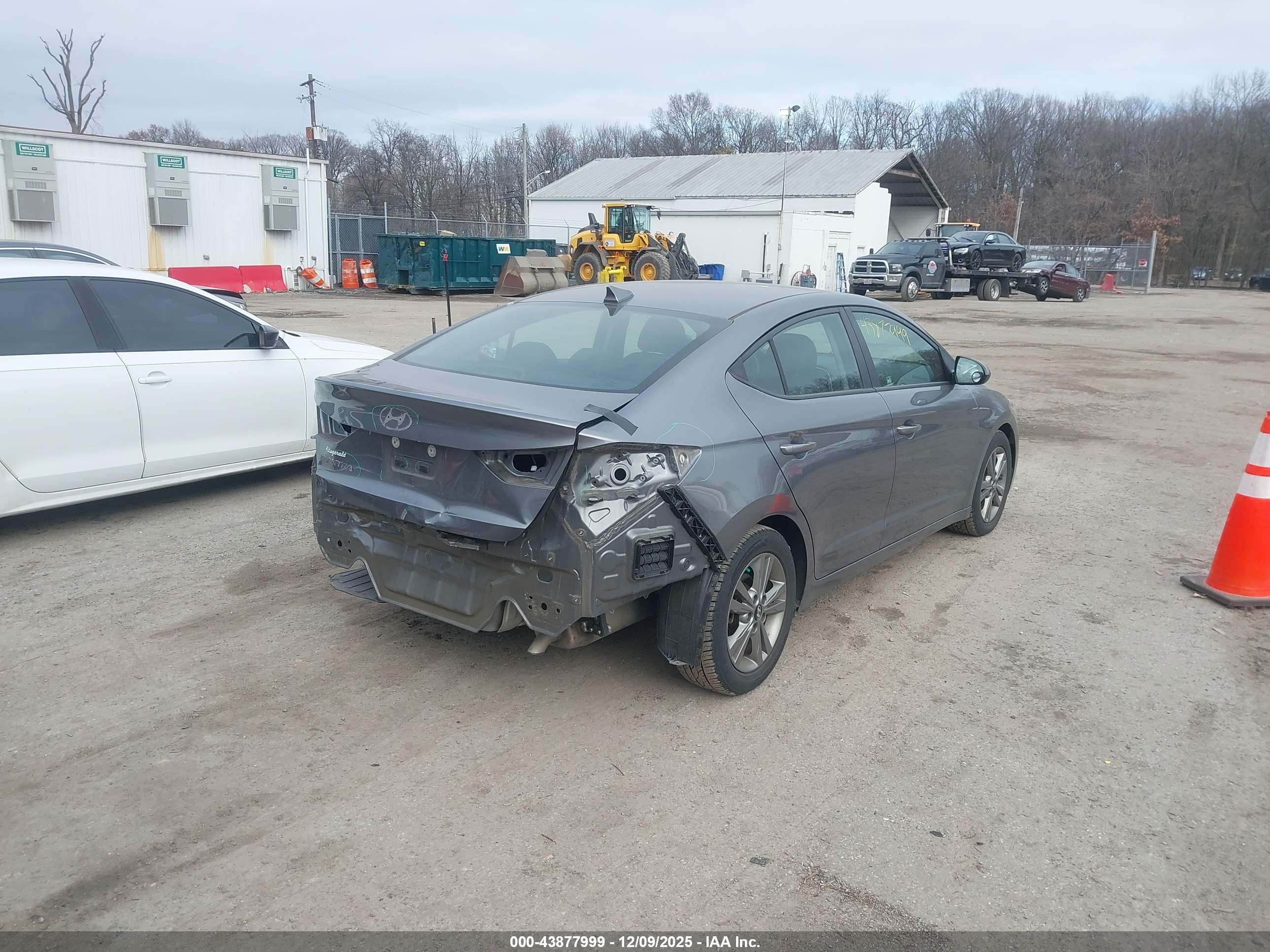 HYUNDAI ELANTRA image 4