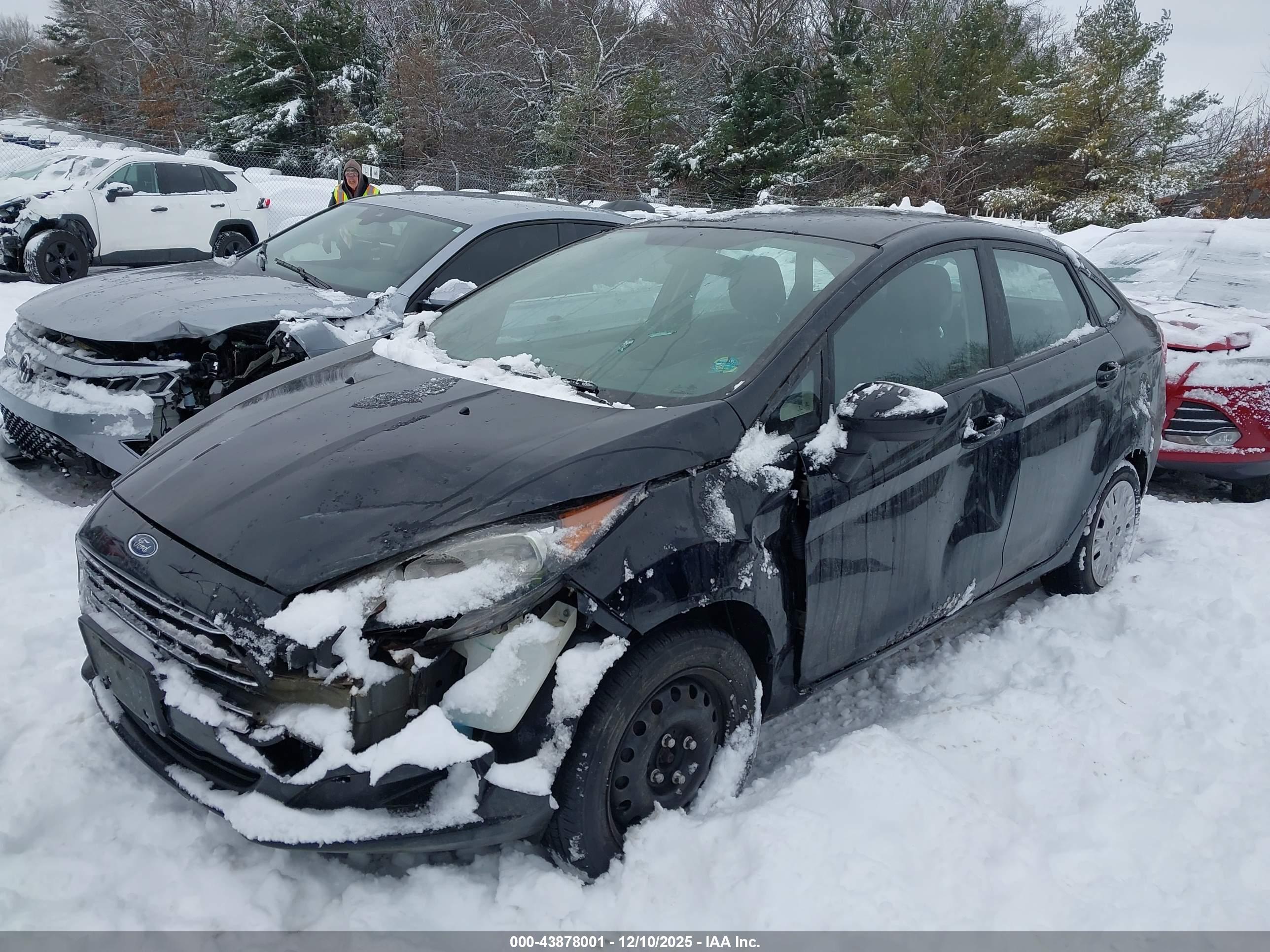 FORD FIESTA image 2