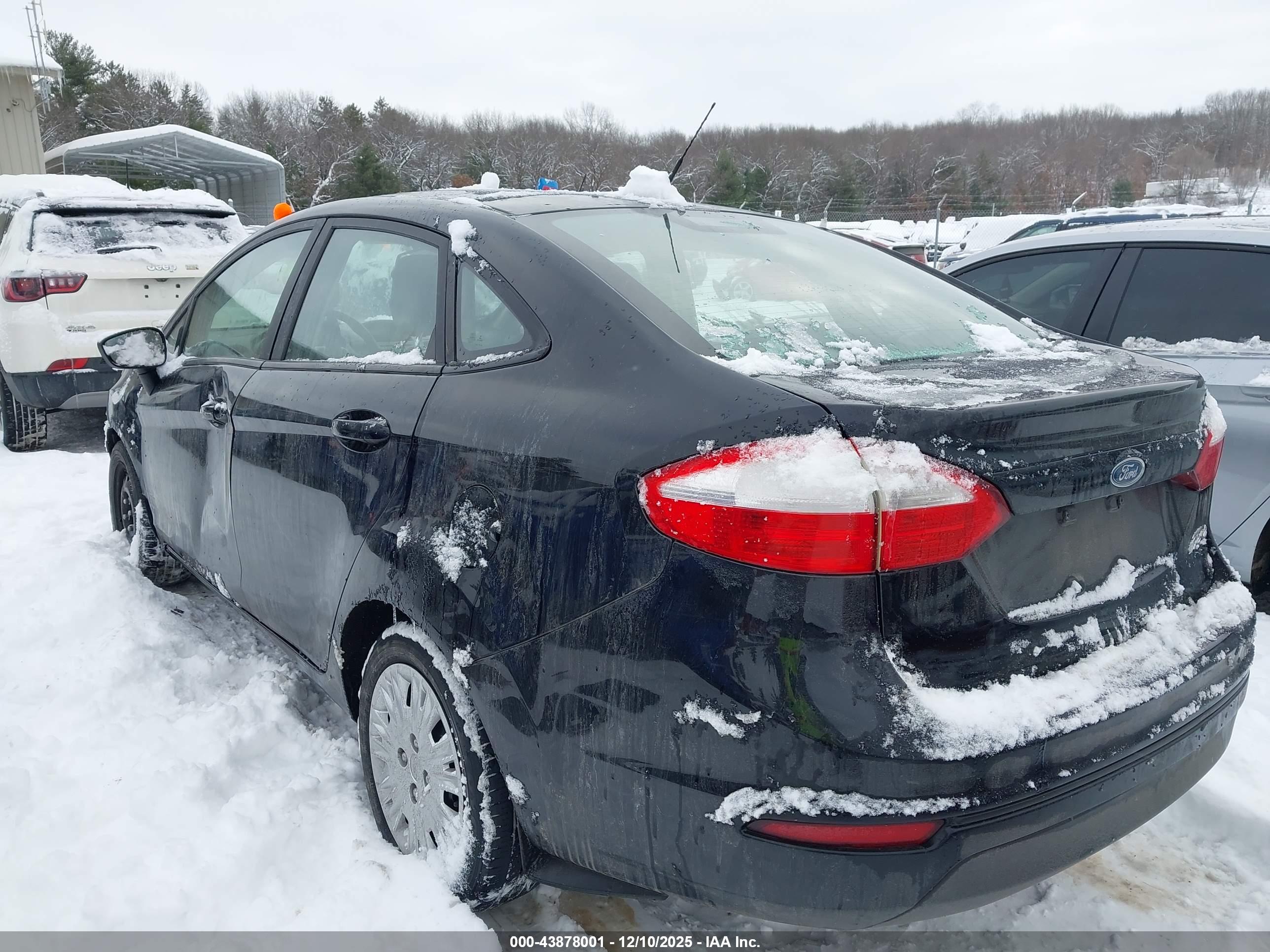 FORD FIESTA image 3