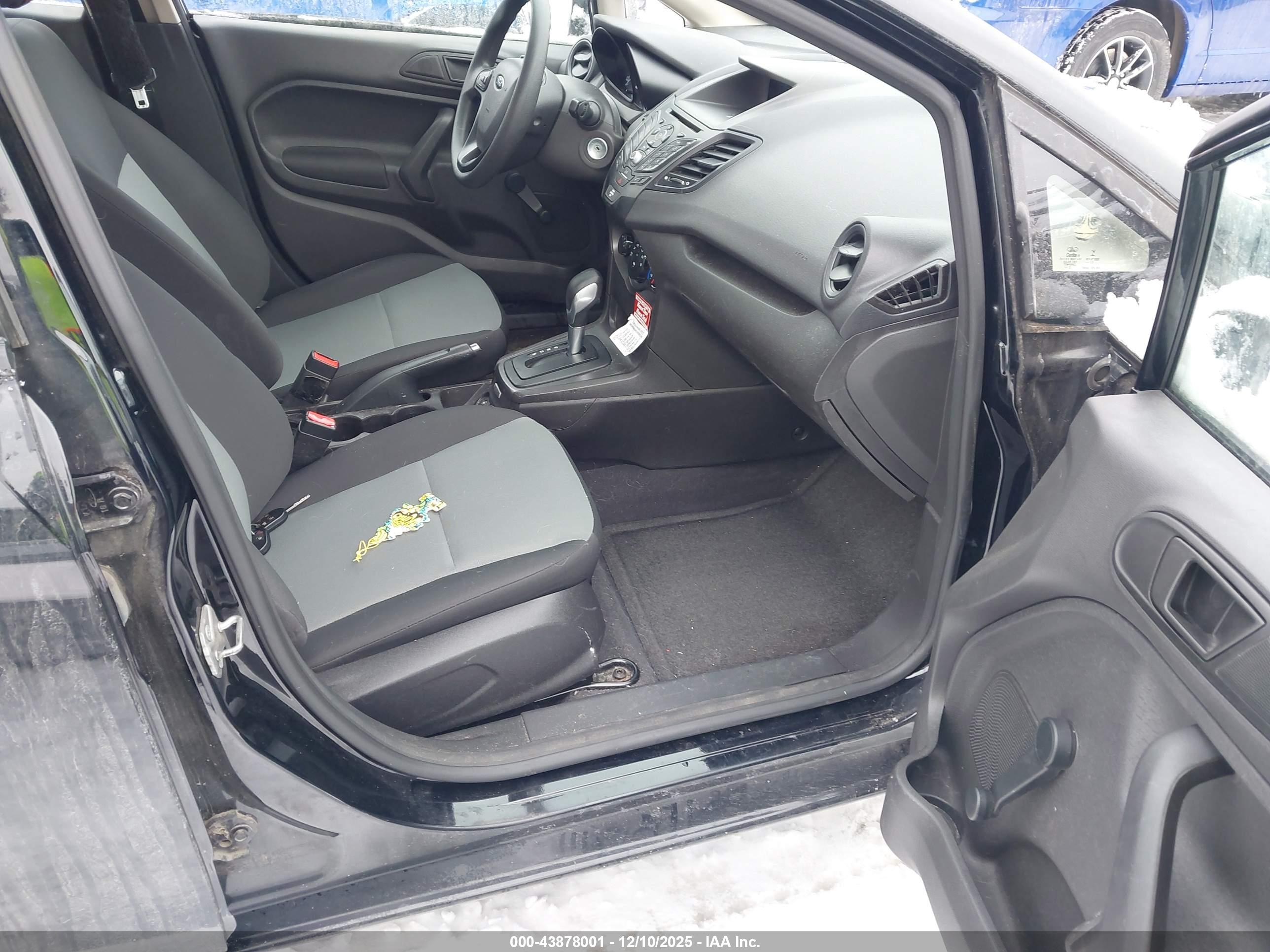 FORD FIESTA image 5
