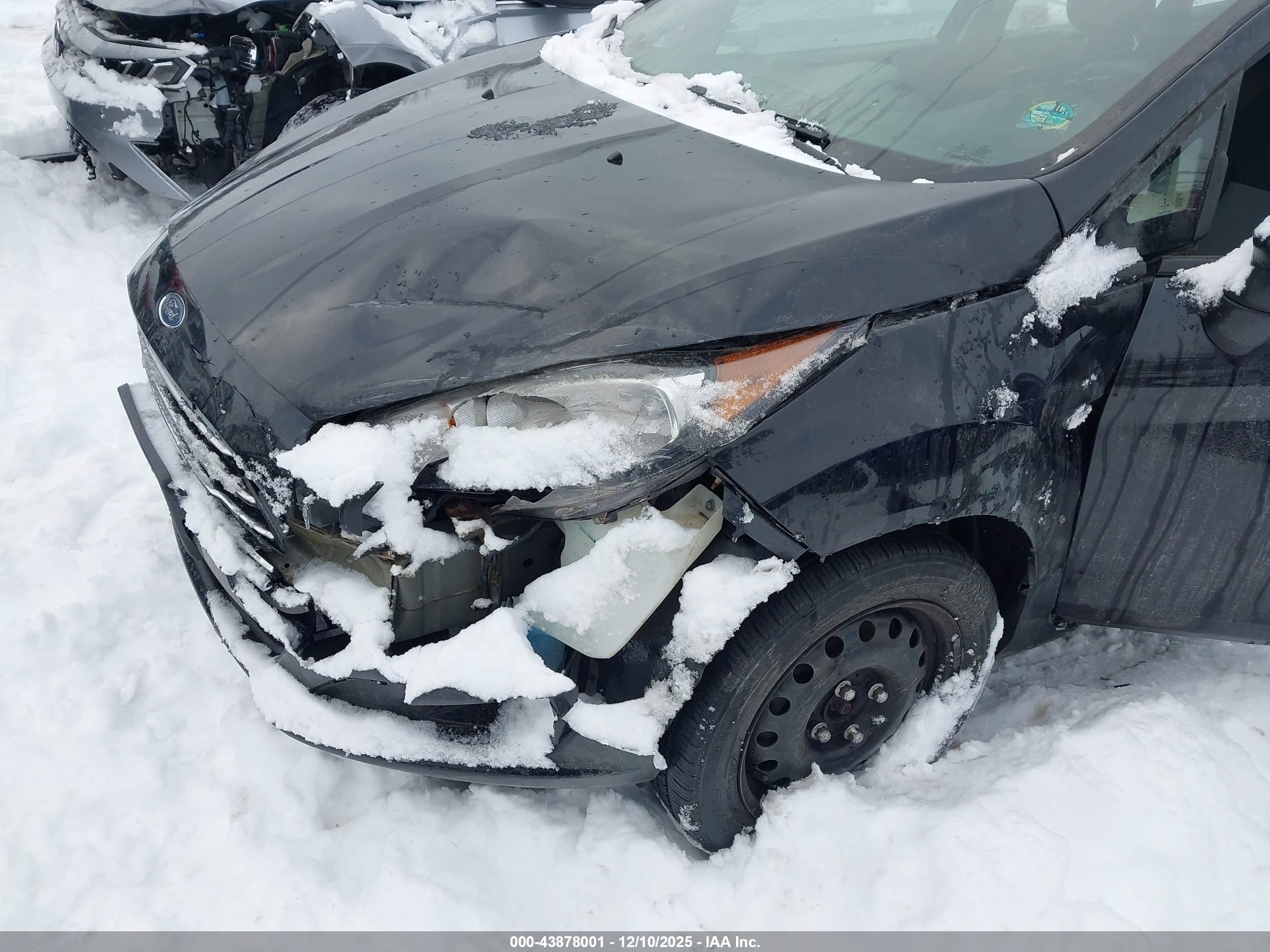 FORD FIESTA image 6