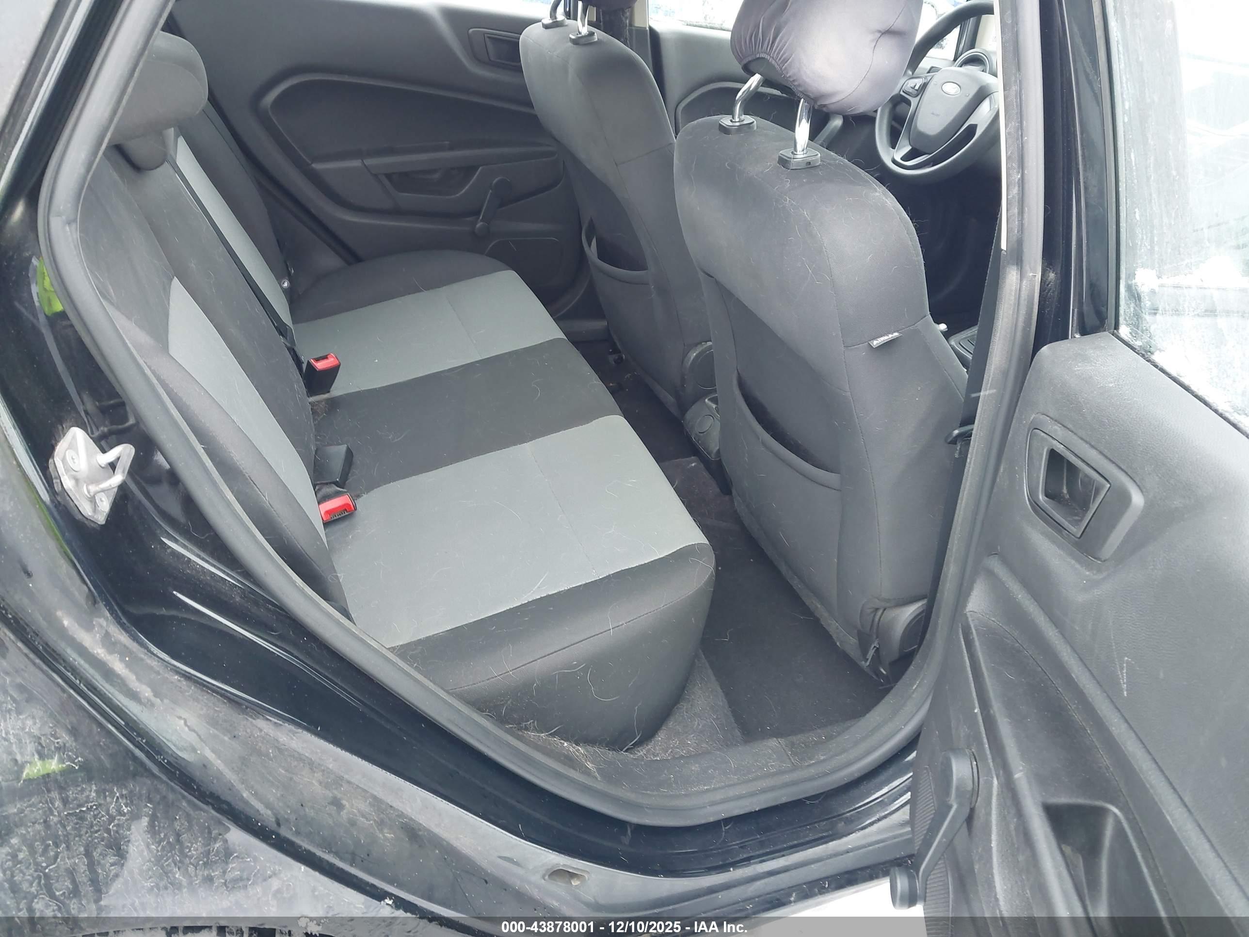 FORD FIESTA image 8