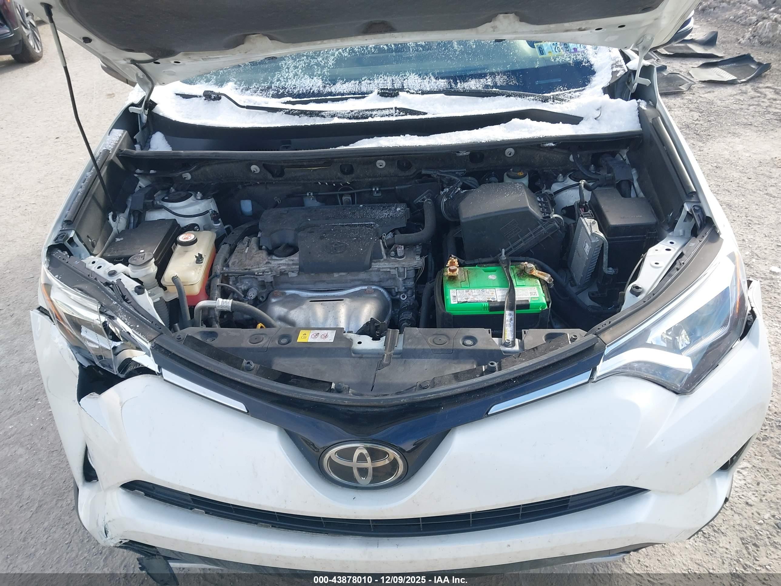 TOYOTA RAV4 image 10