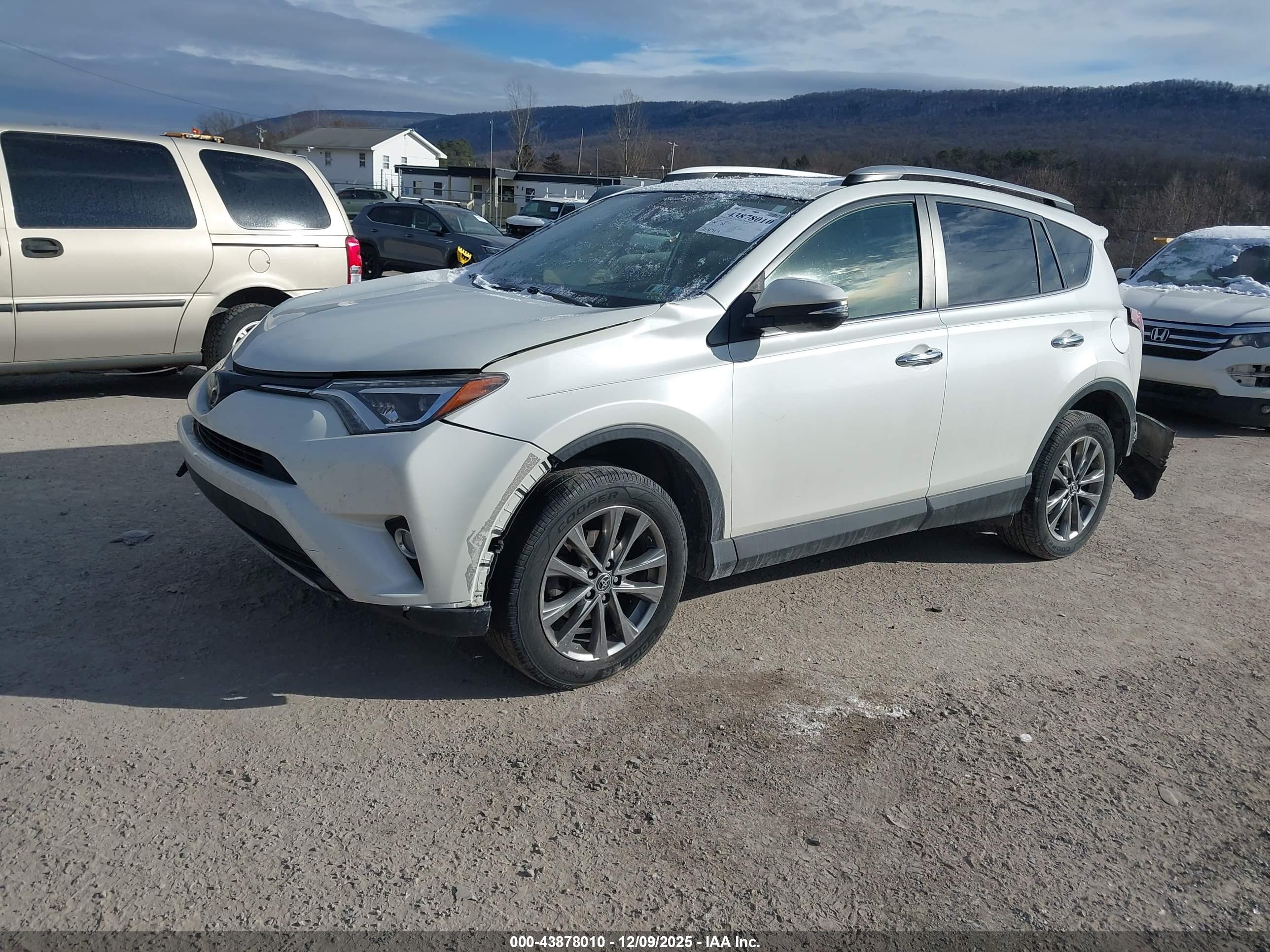 TOYOTA RAV4 image 2