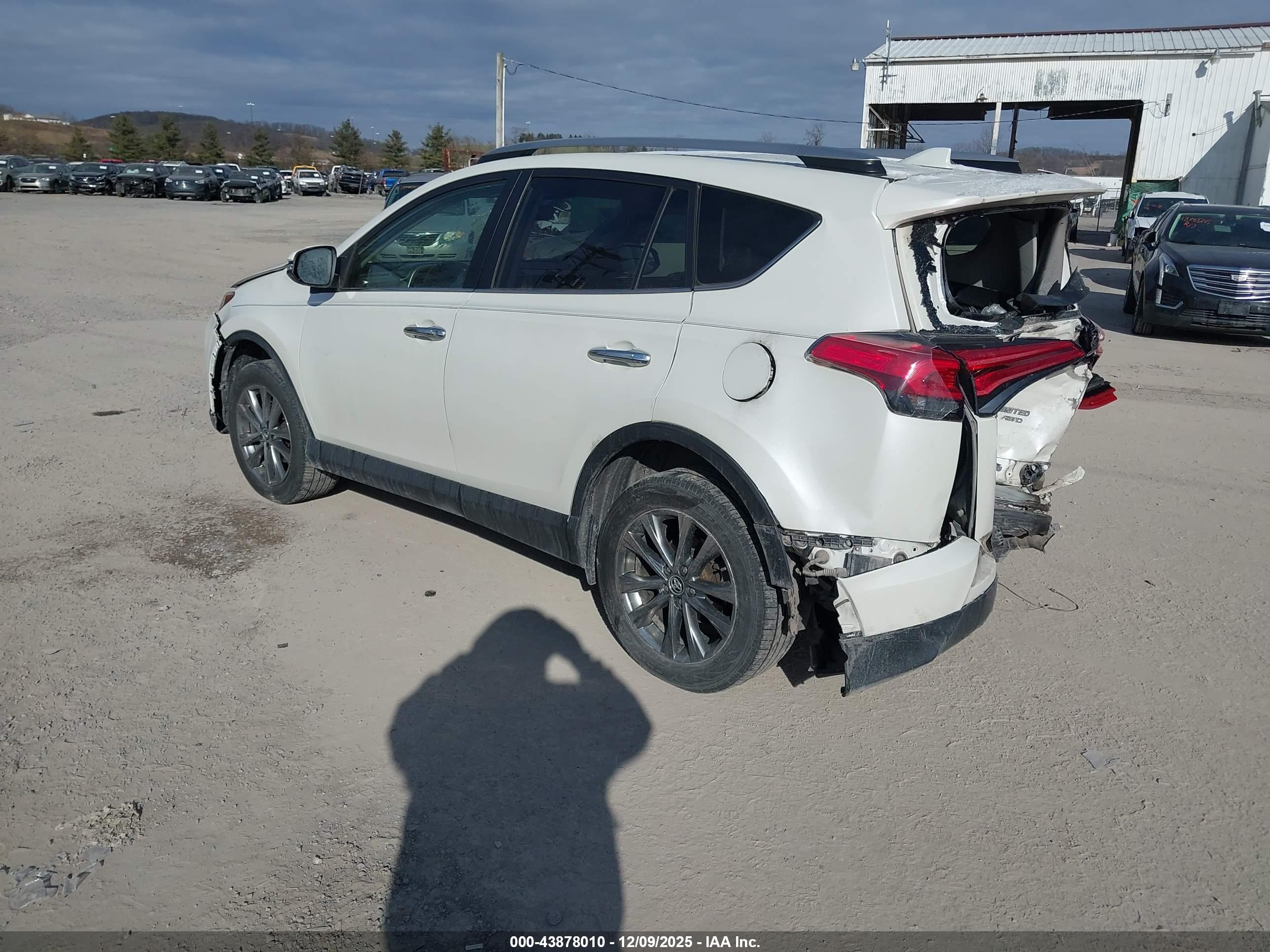 TOYOTA RAV4 image 3
