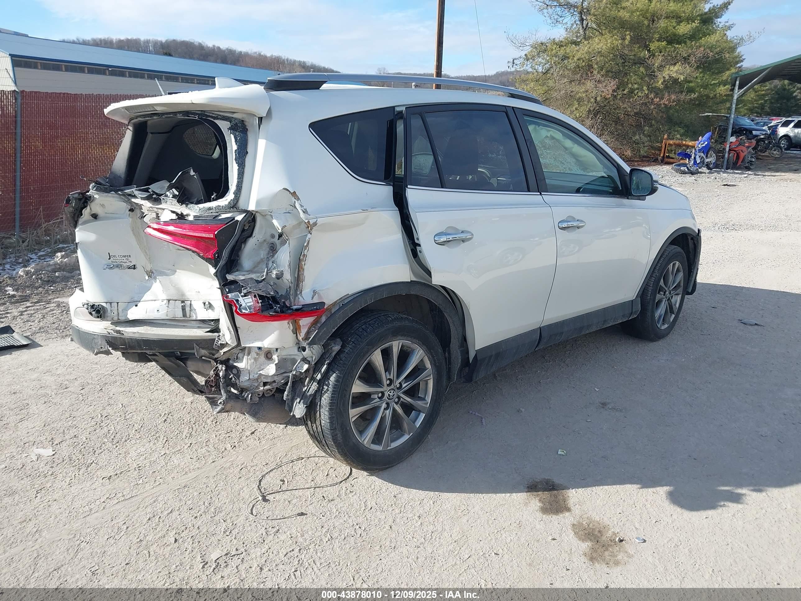 TOYOTA RAV4 image 4