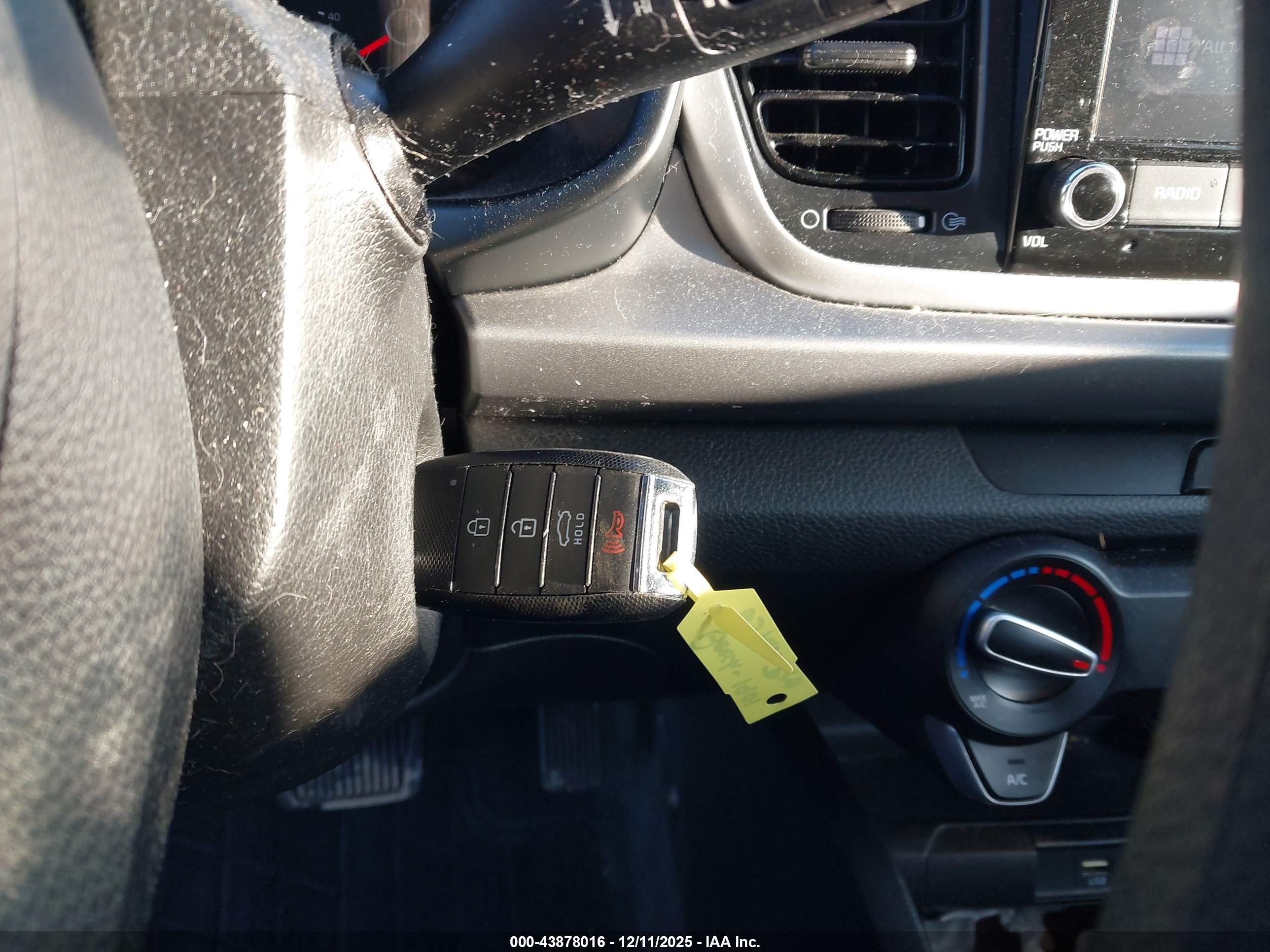 KIA RIO image 11