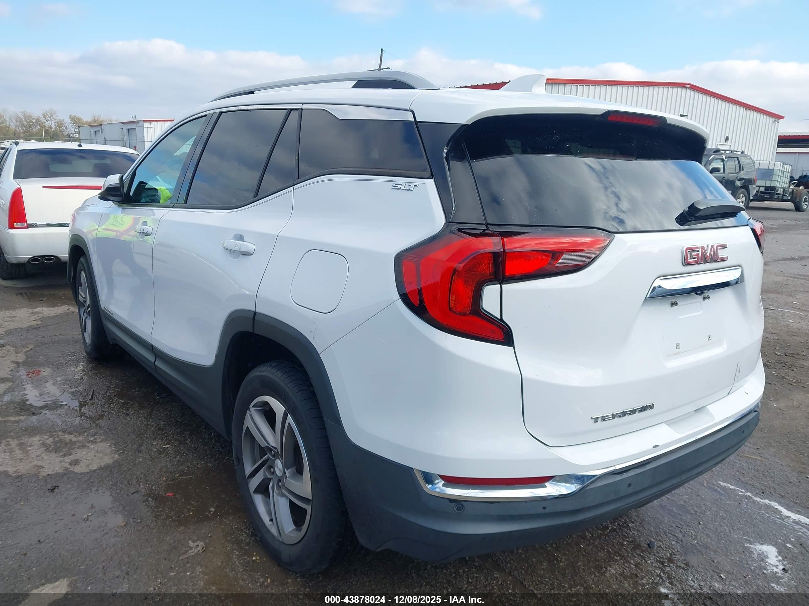 GMC TERRAIN image 3
