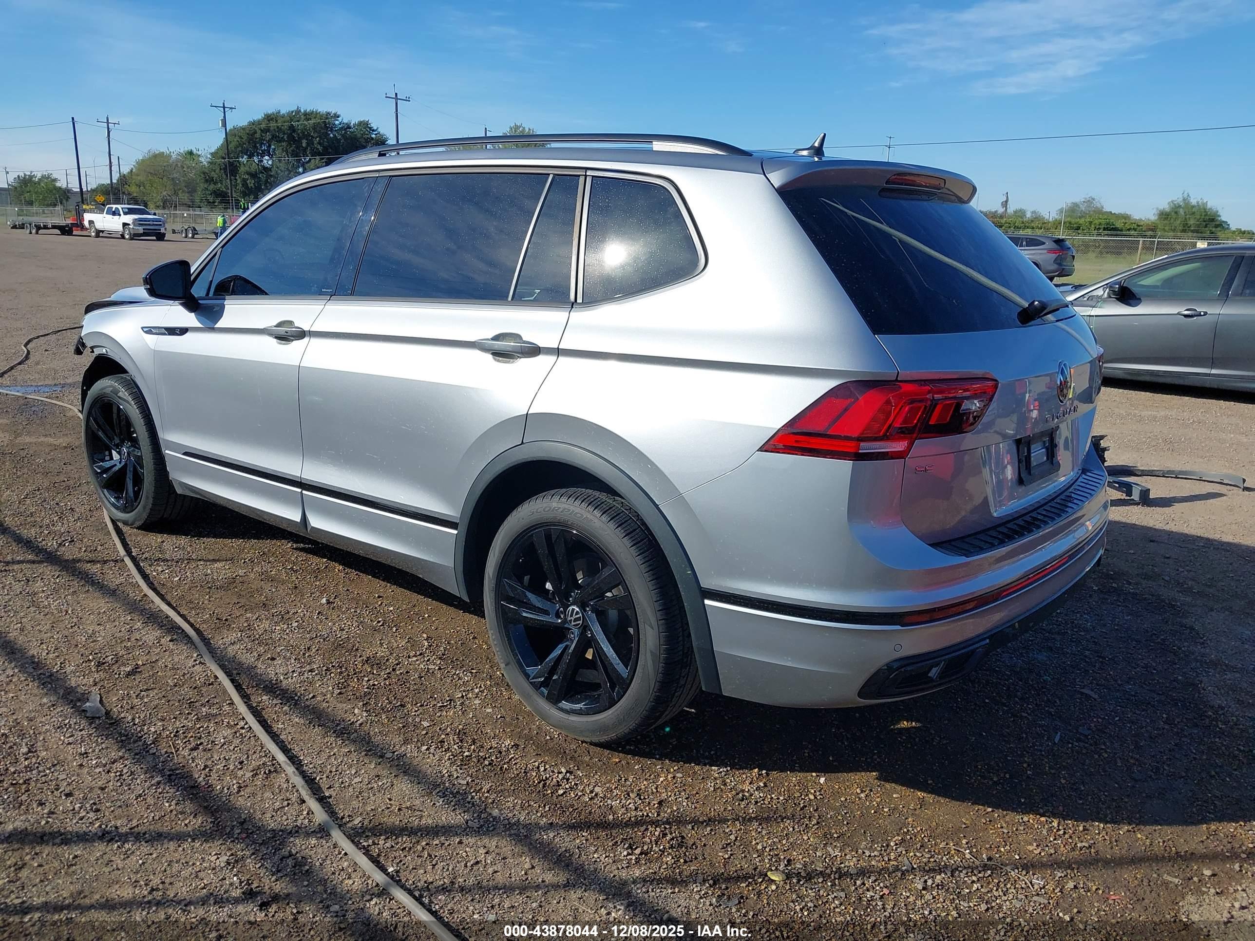VOLKSWAGEN TIGUAN image 3