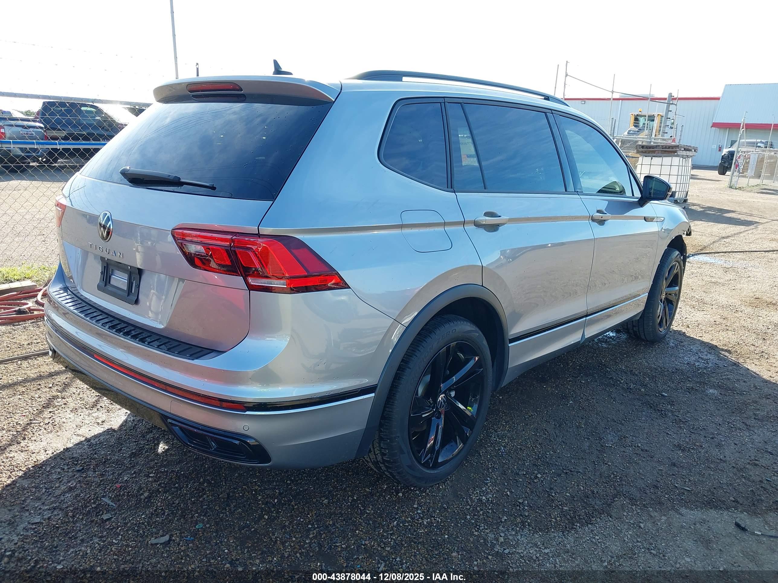 VOLKSWAGEN TIGUAN image 4