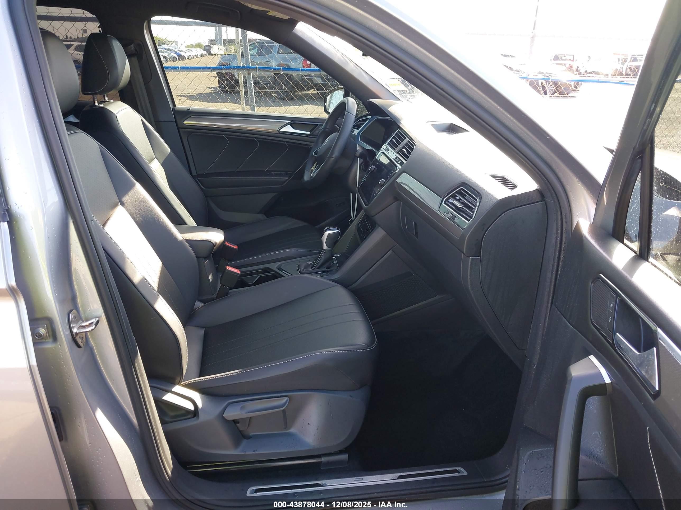 VOLKSWAGEN TIGUAN image 5