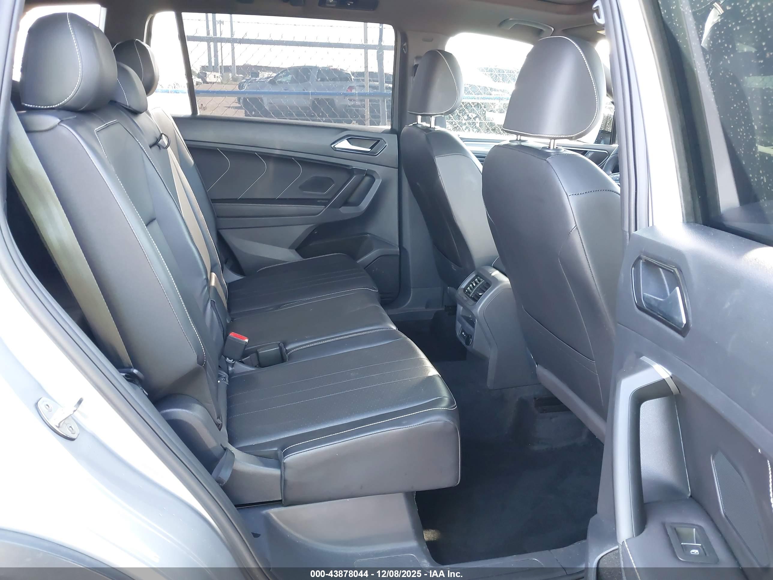 VOLKSWAGEN TIGUAN image 8