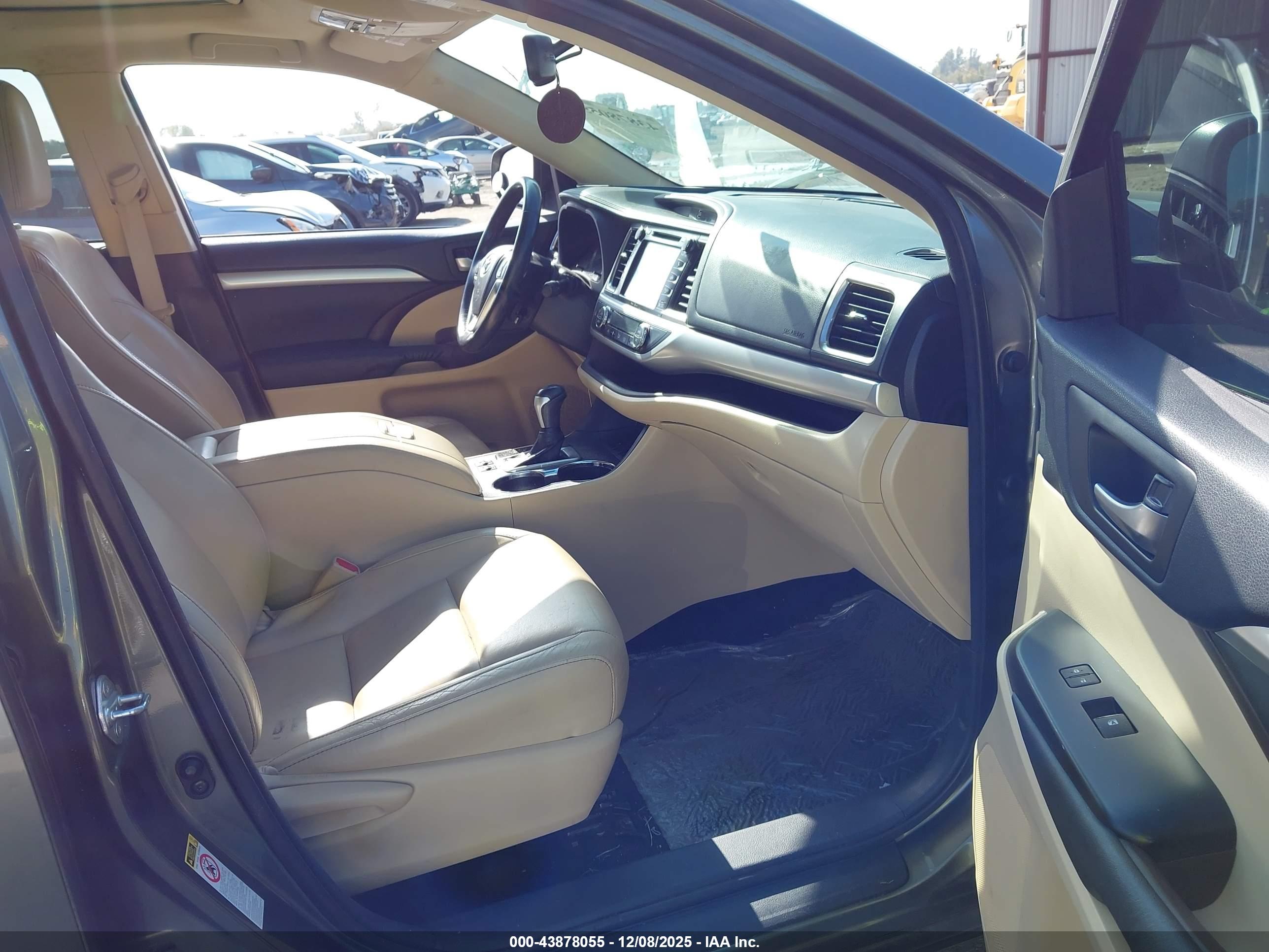 TOYOTA HIGHLANDER image 5