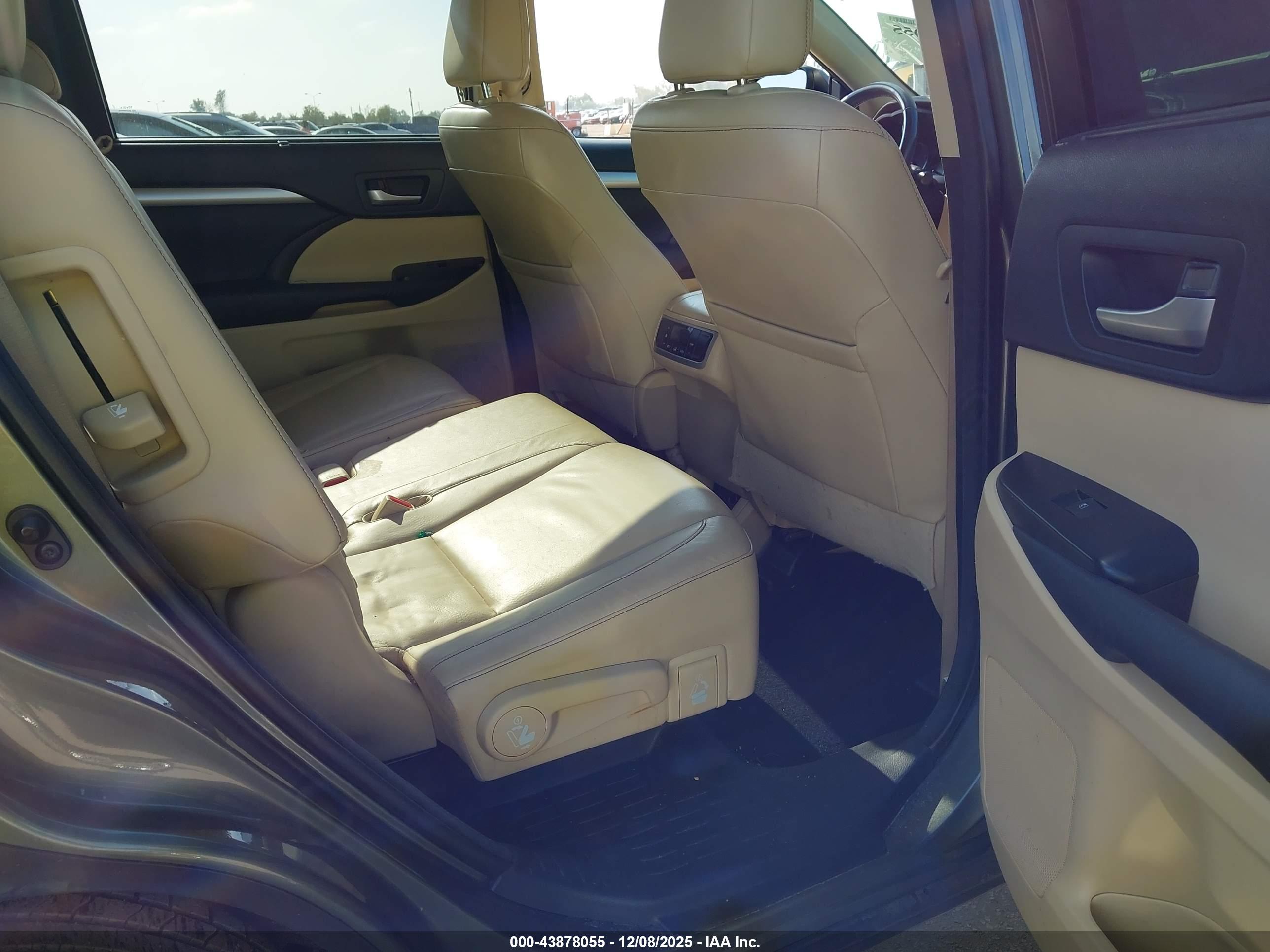 TOYOTA HIGHLANDER image 8