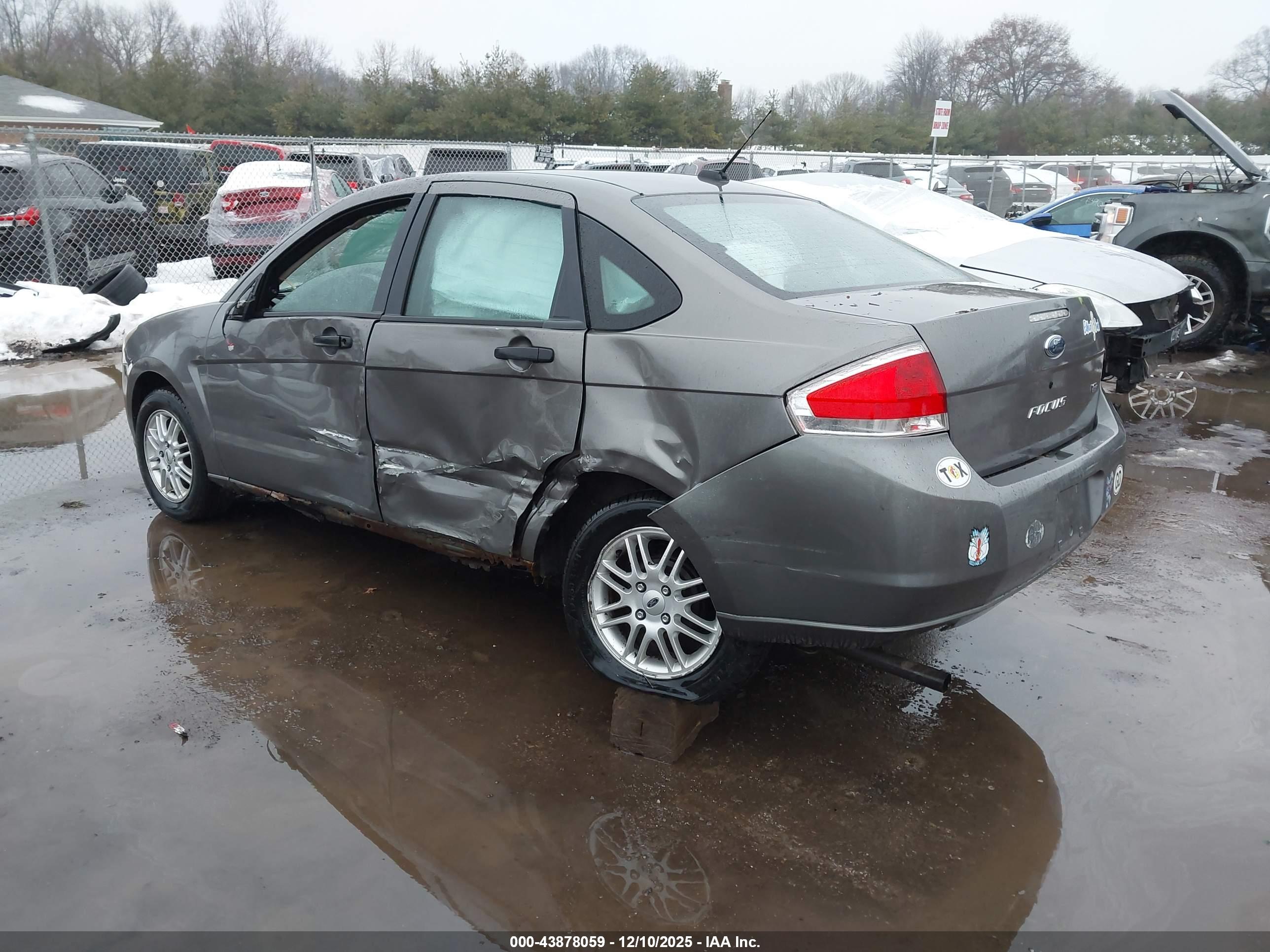 FORD FOCUS image 3