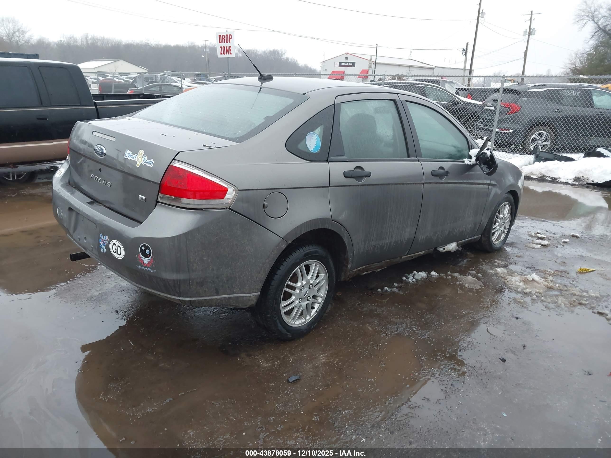 FORD FOCUS image 4