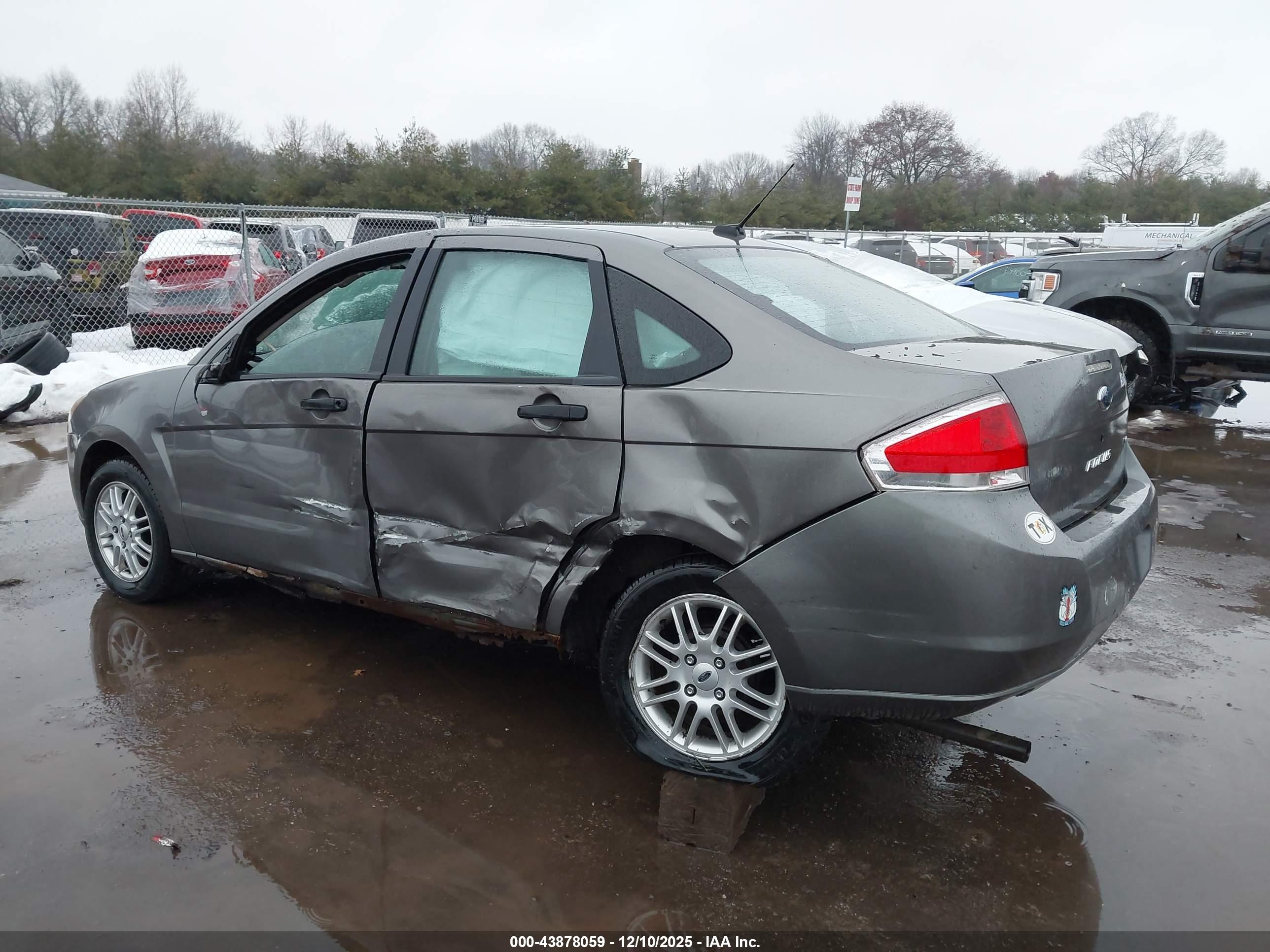 FORD FOCUS image 6