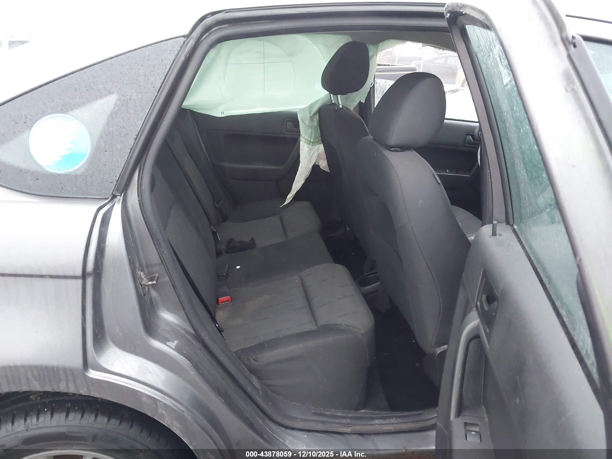 FORD FOCUS image 8