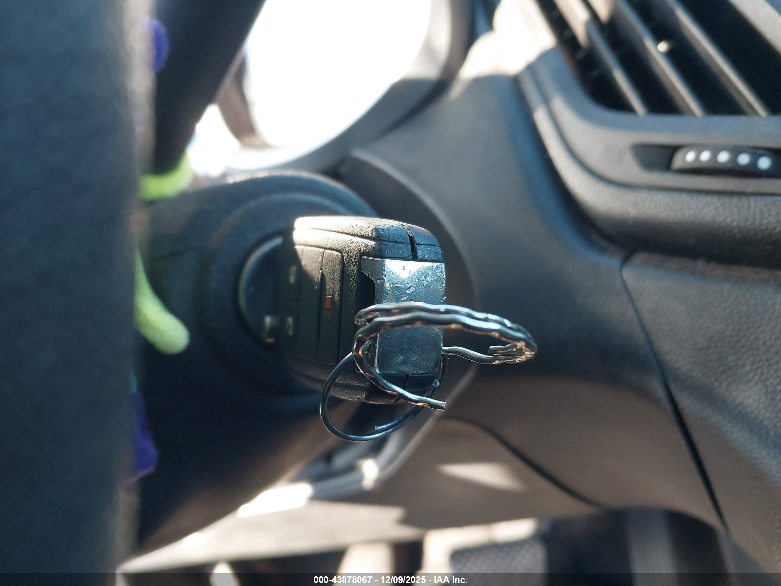CHEVROLET EQUINOX image 11