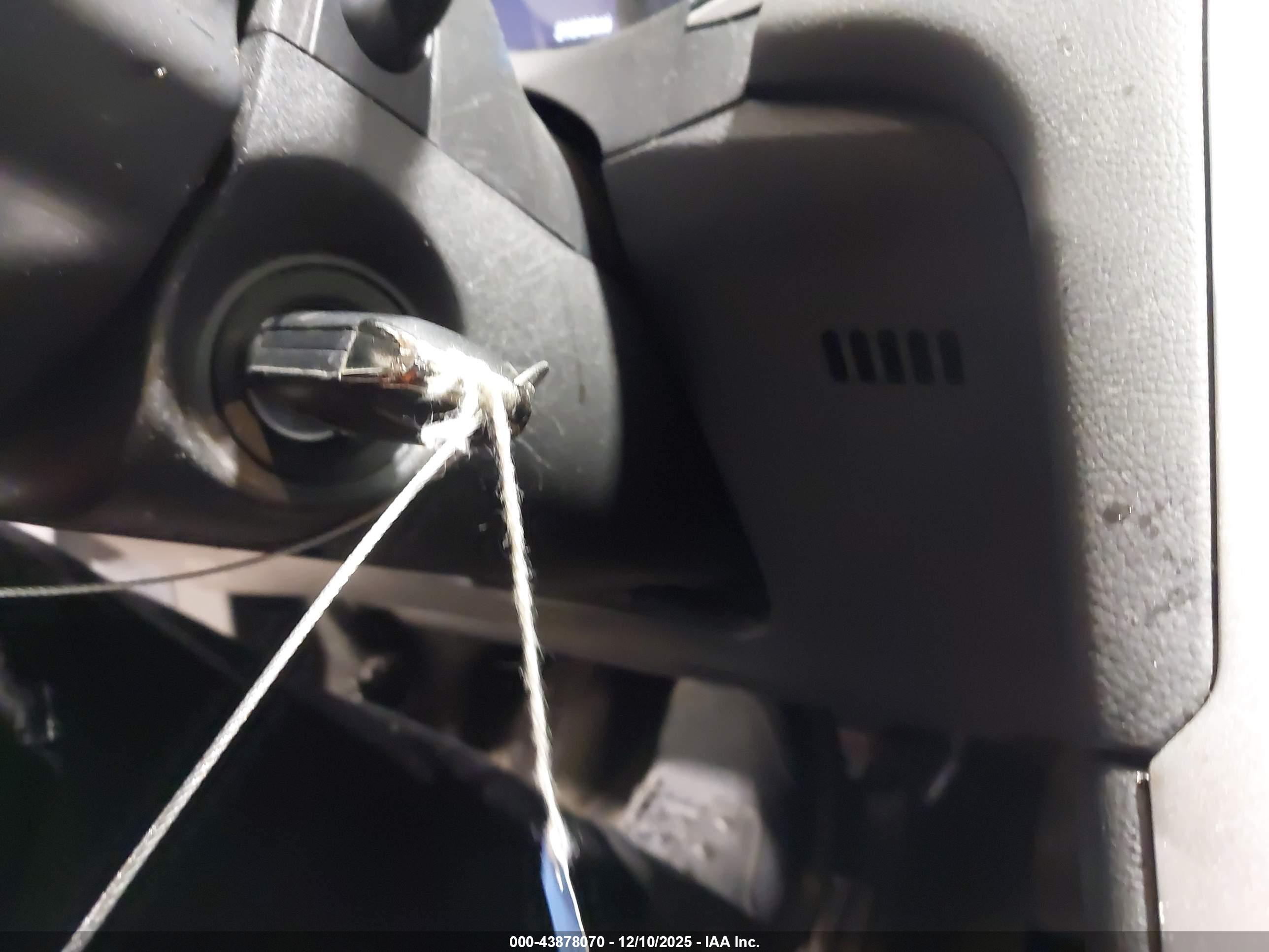 FORD FUSION image 11