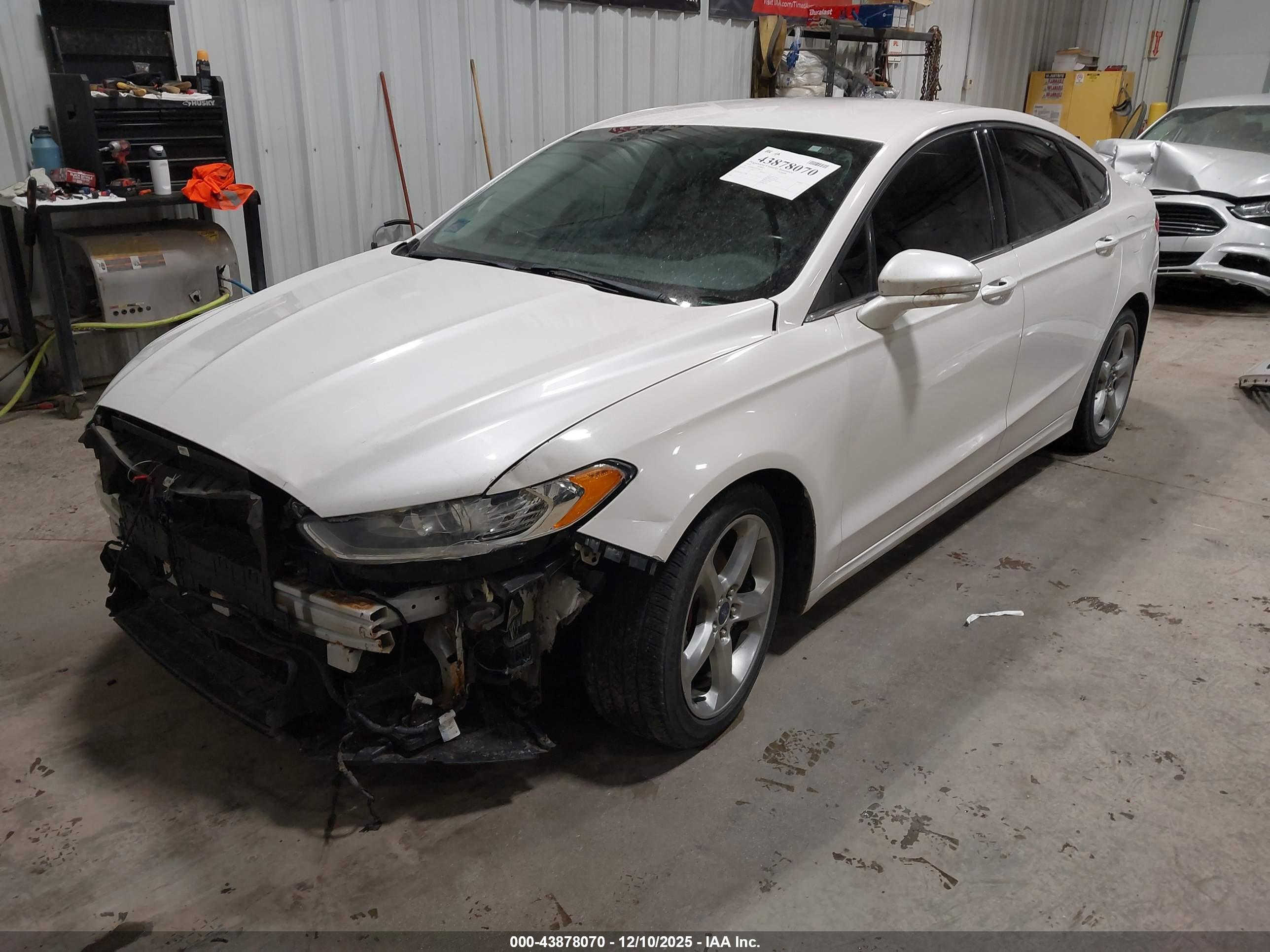 FORD FUSION image 2