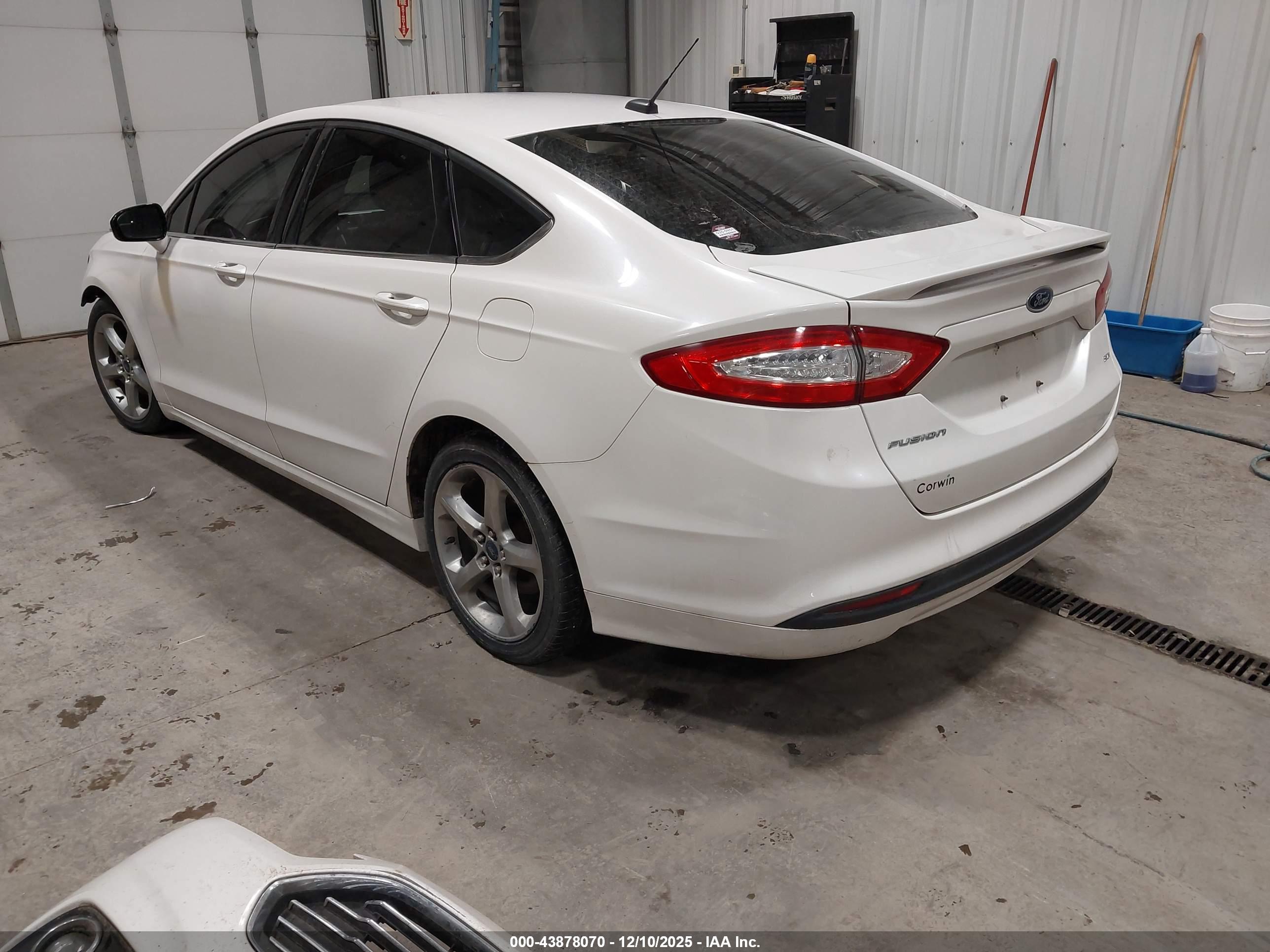 FORD FUSION image 3