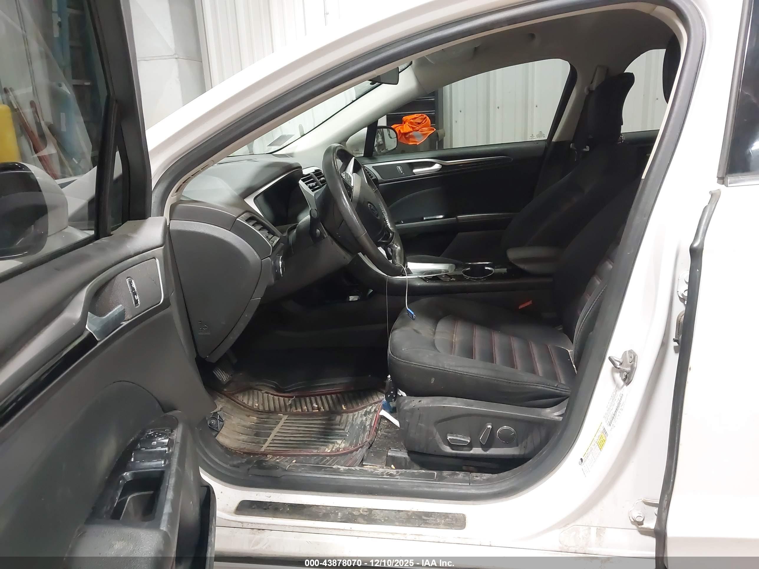 FORD FUSION image 5