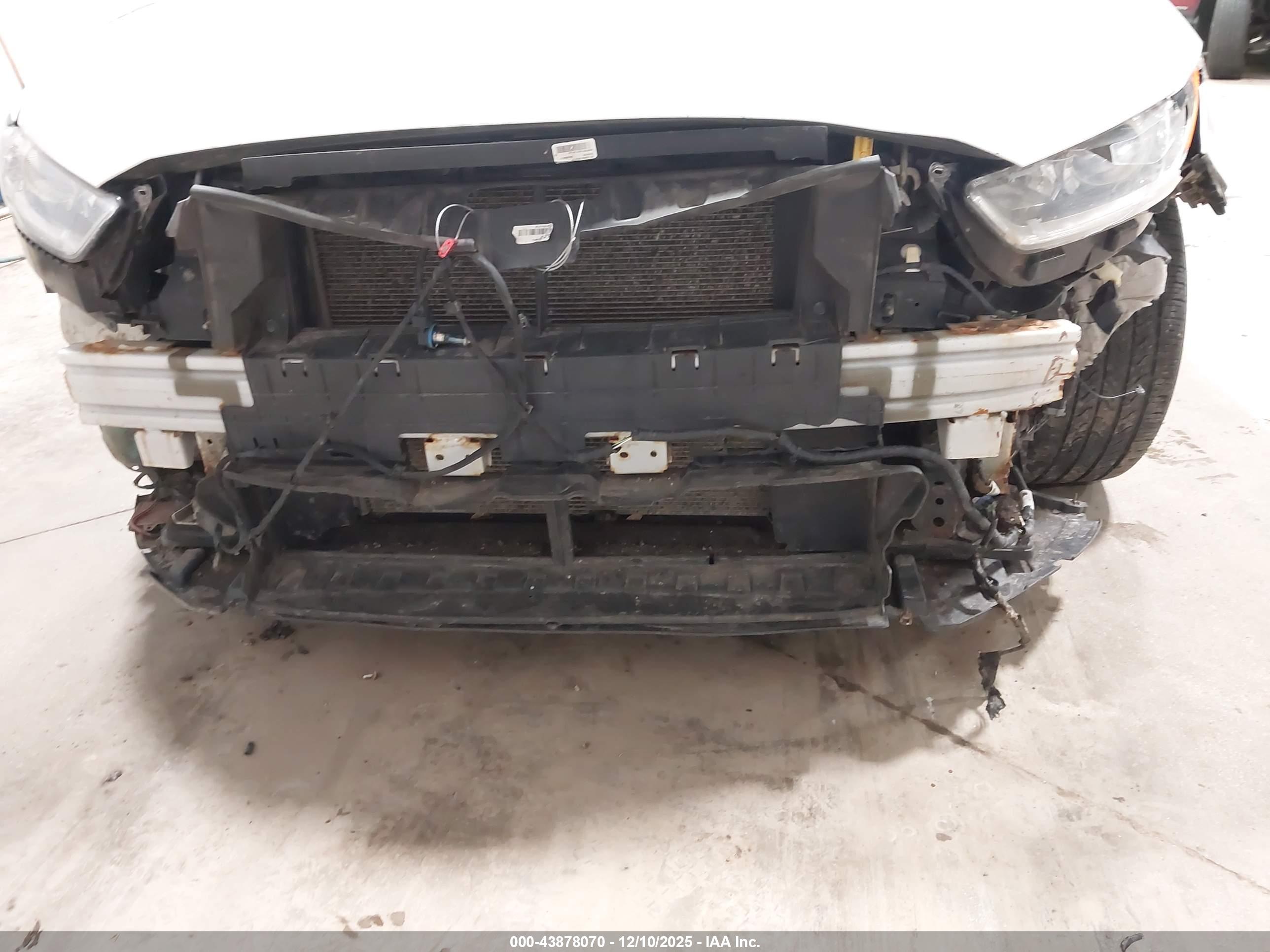 FORD FUSION image 6