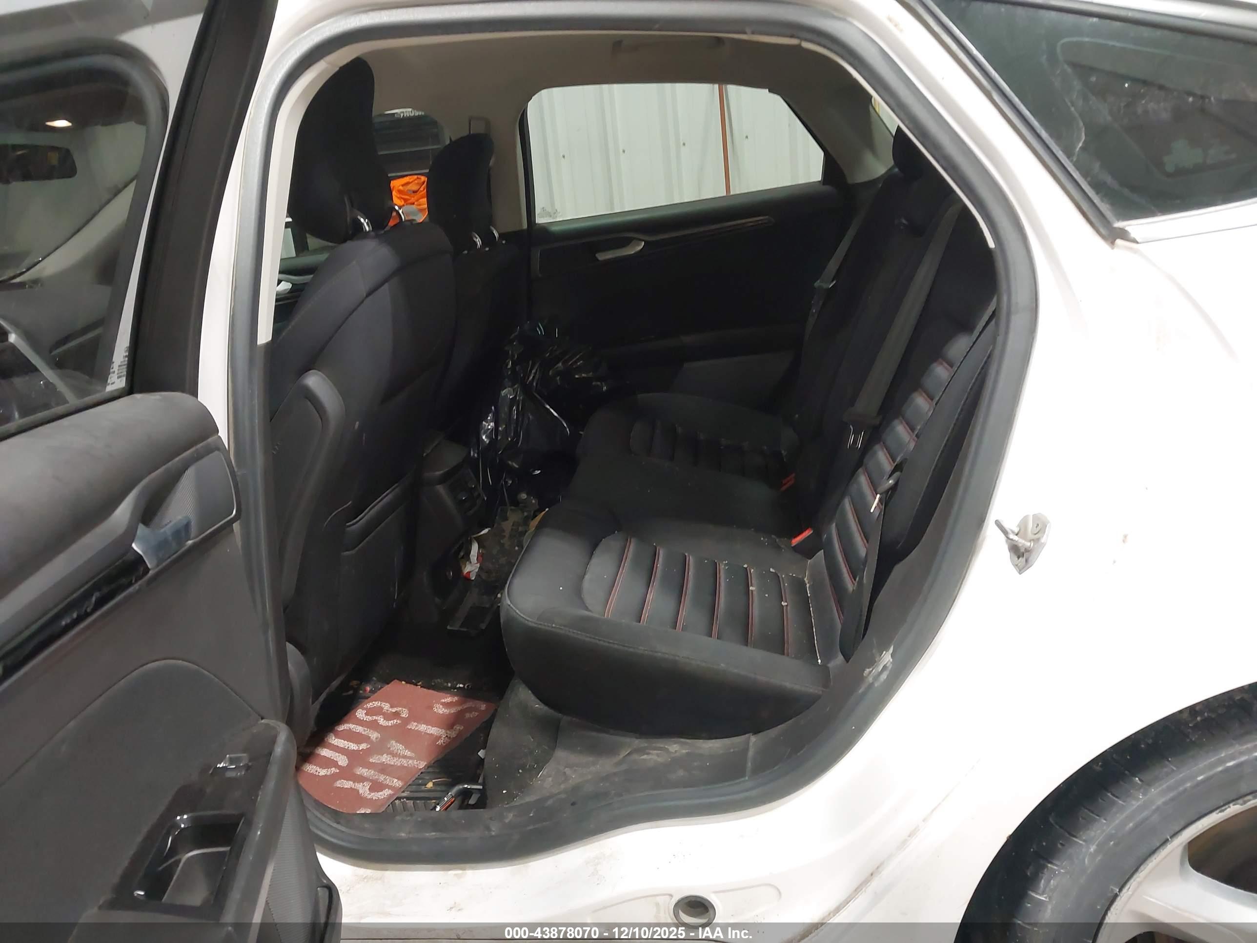 FORD FUSION image 8