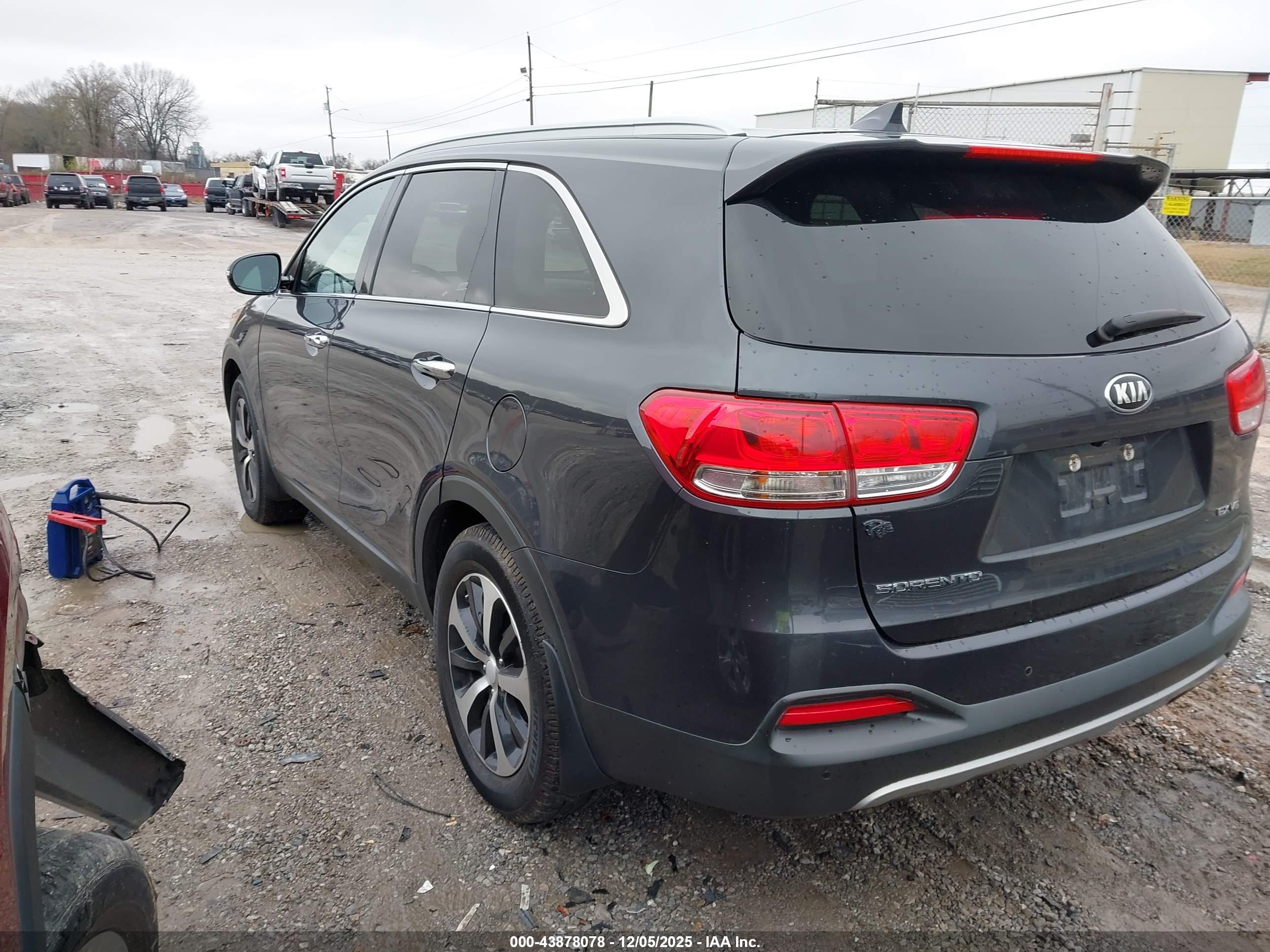 KIA SORENTO image 3