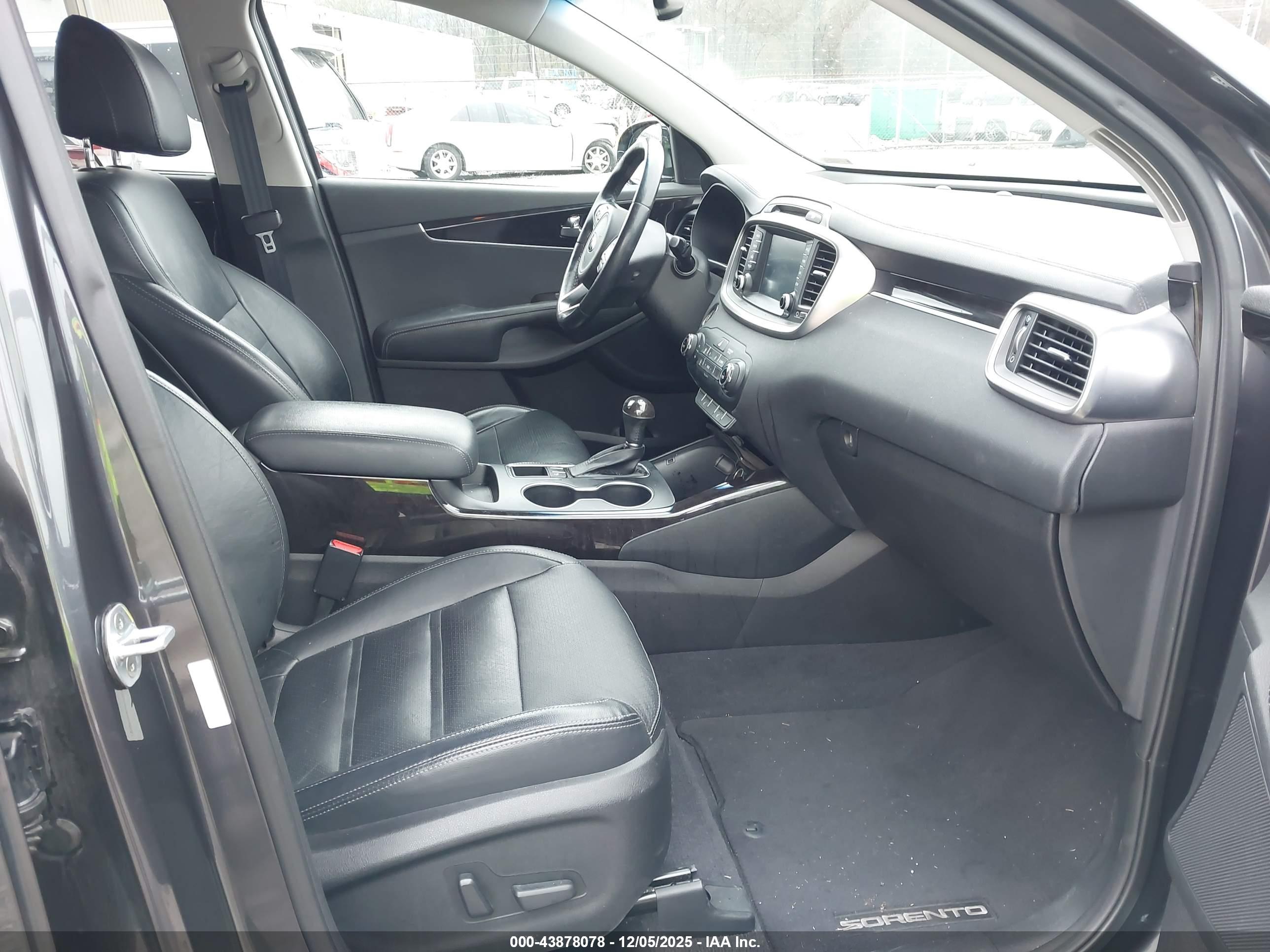 KIA SORENTO image 5