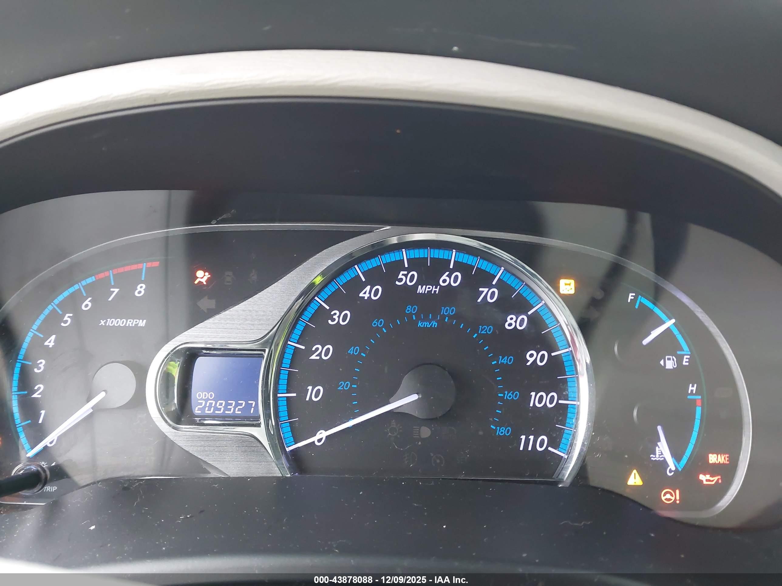 TOYOTA SIENNA image 7