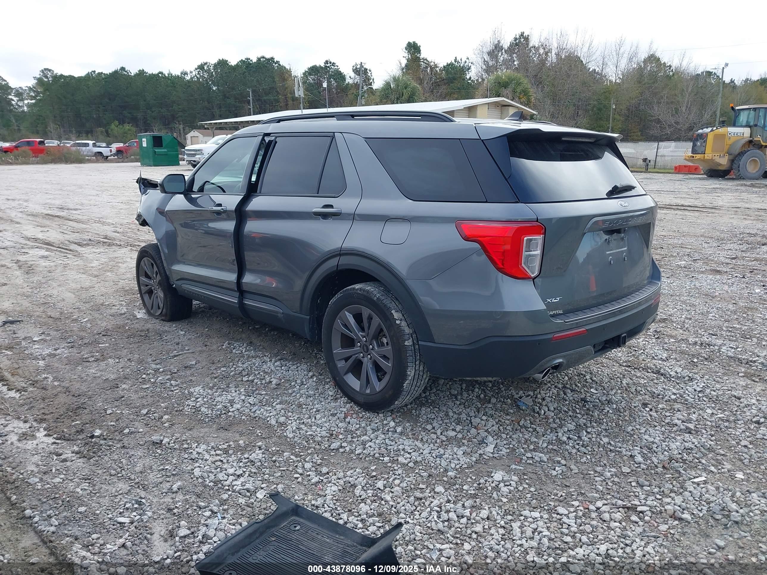 FORD EXPLORER image 3