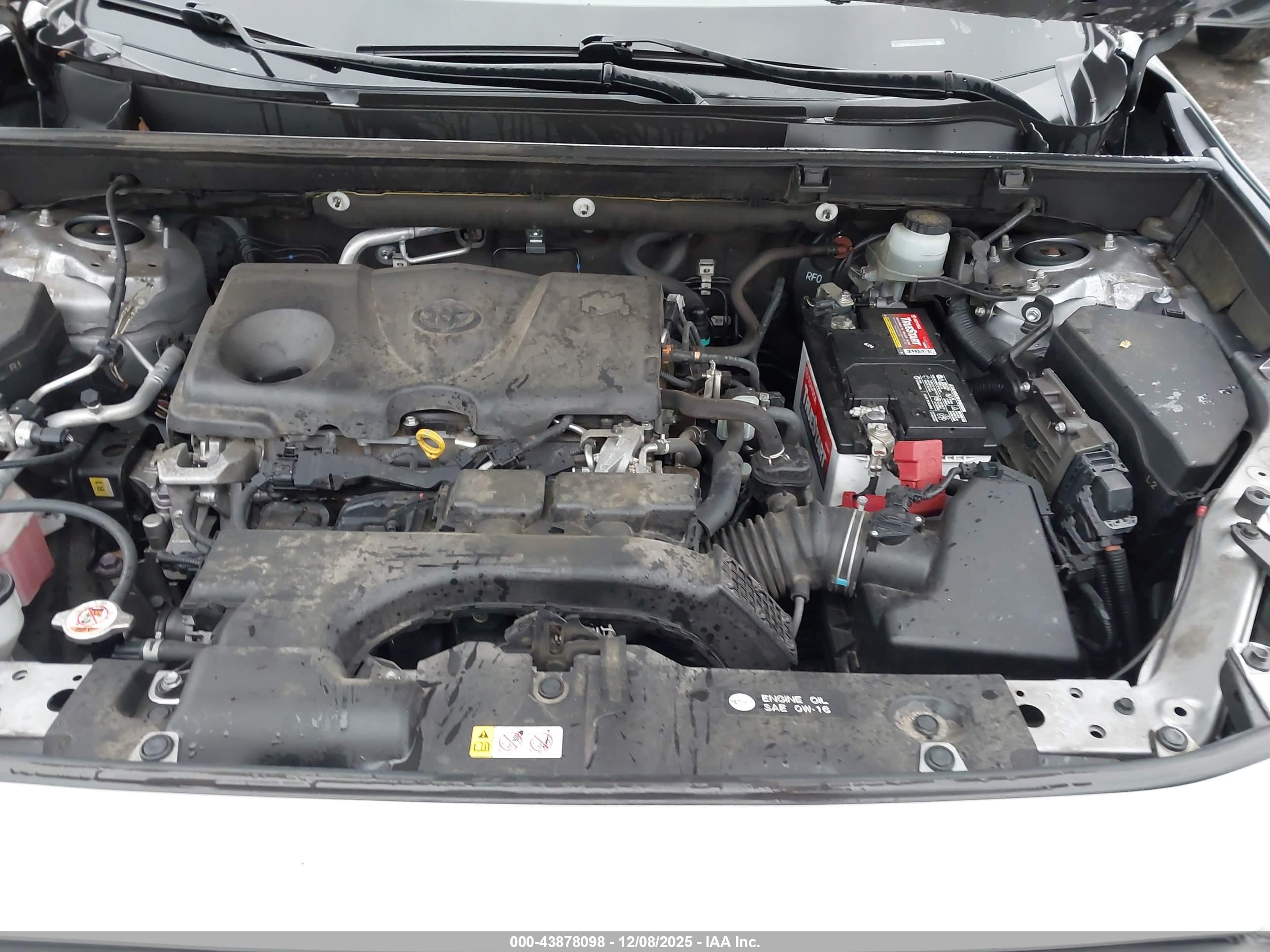 TOYOTA RAV4 image 10