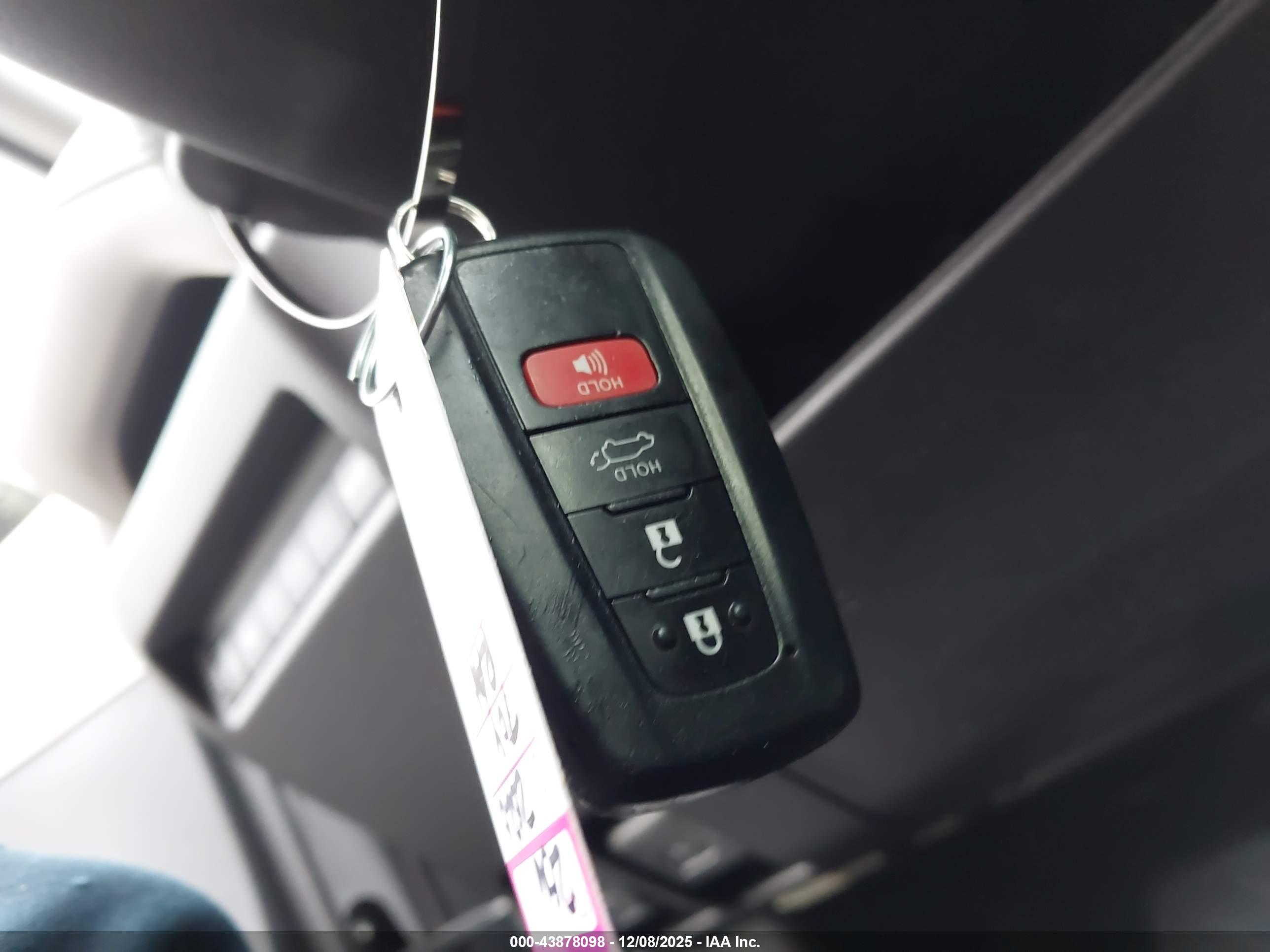 TOYOTA RAV4 image 11