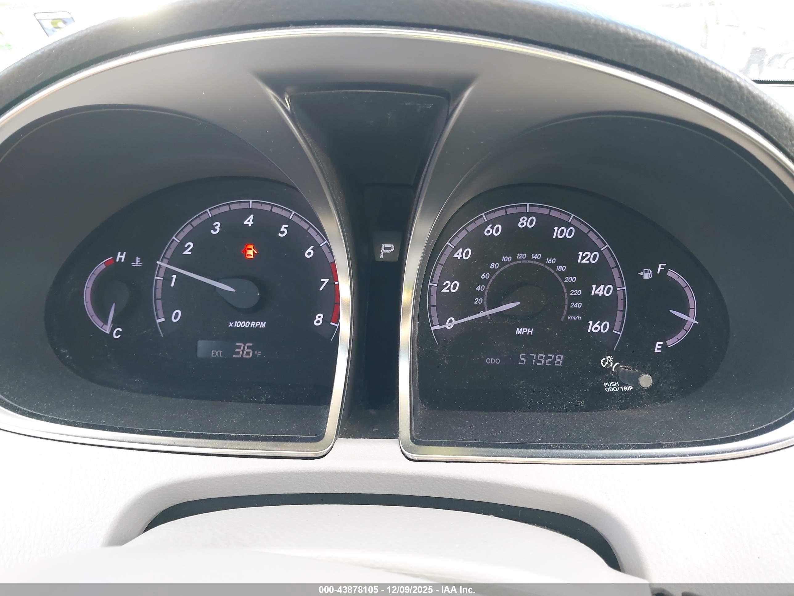 TOYOTA AVALON image 7