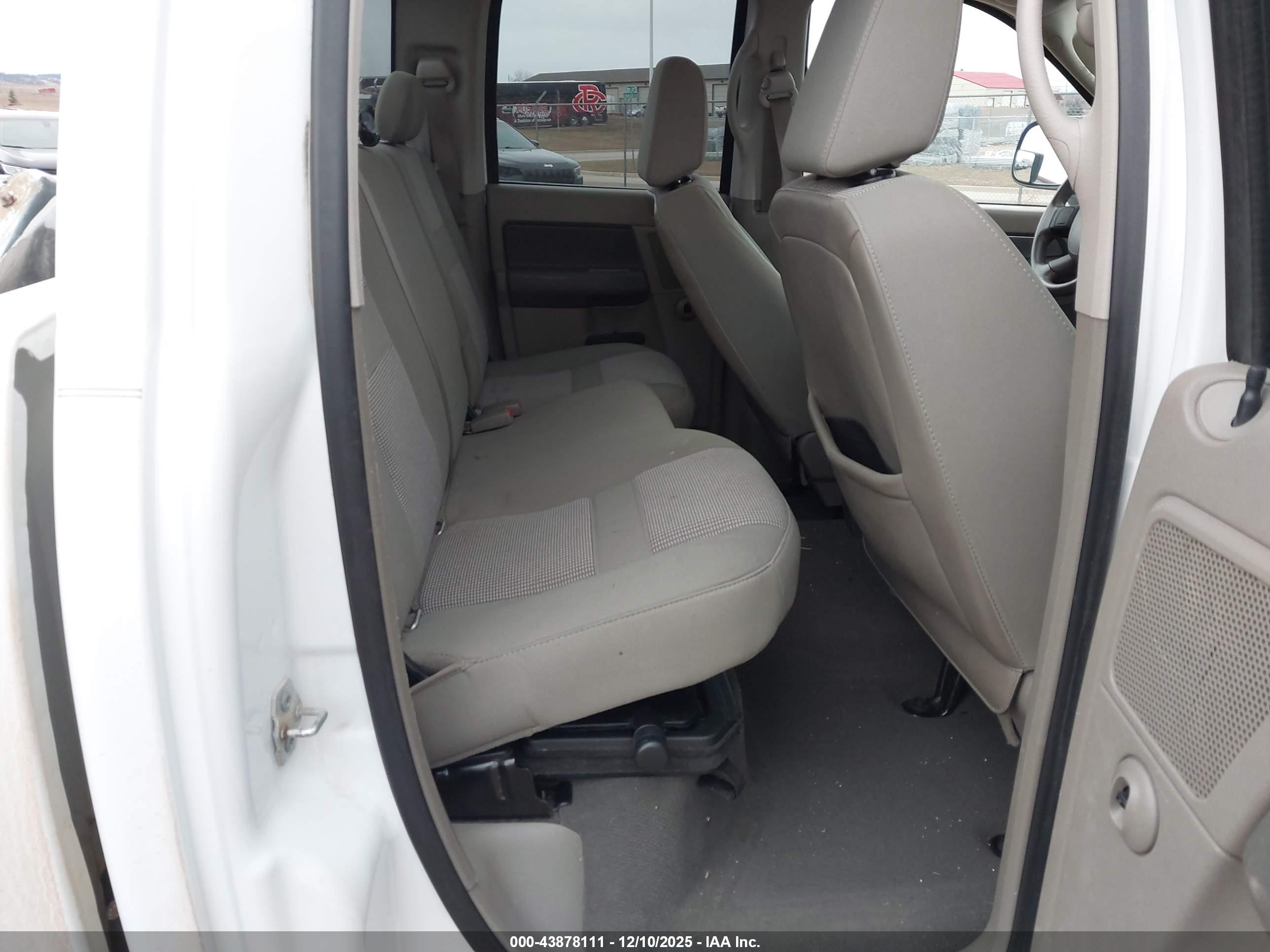 DODGE RAM image 8