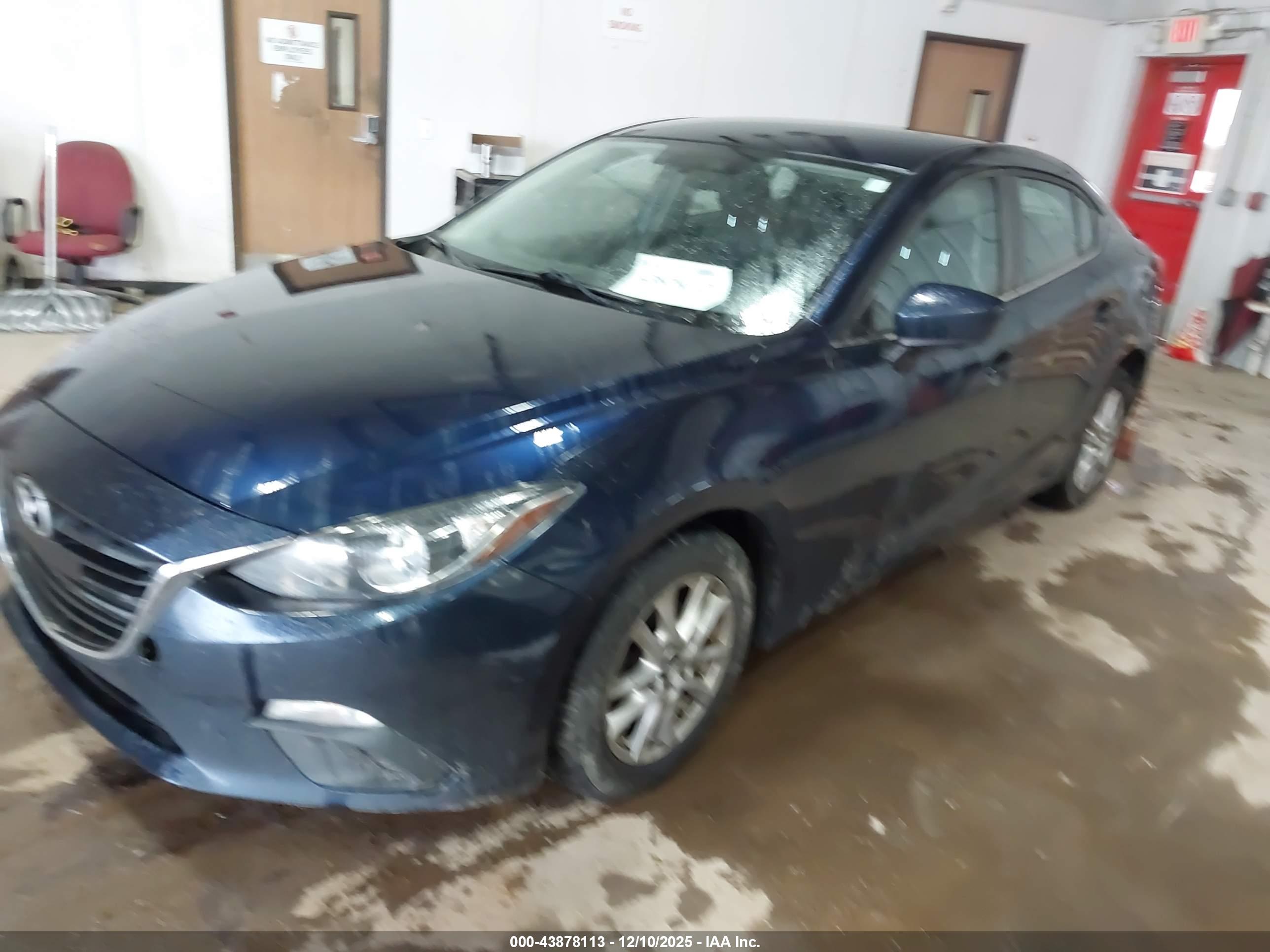 MAZDA MAZDA3 image 2
