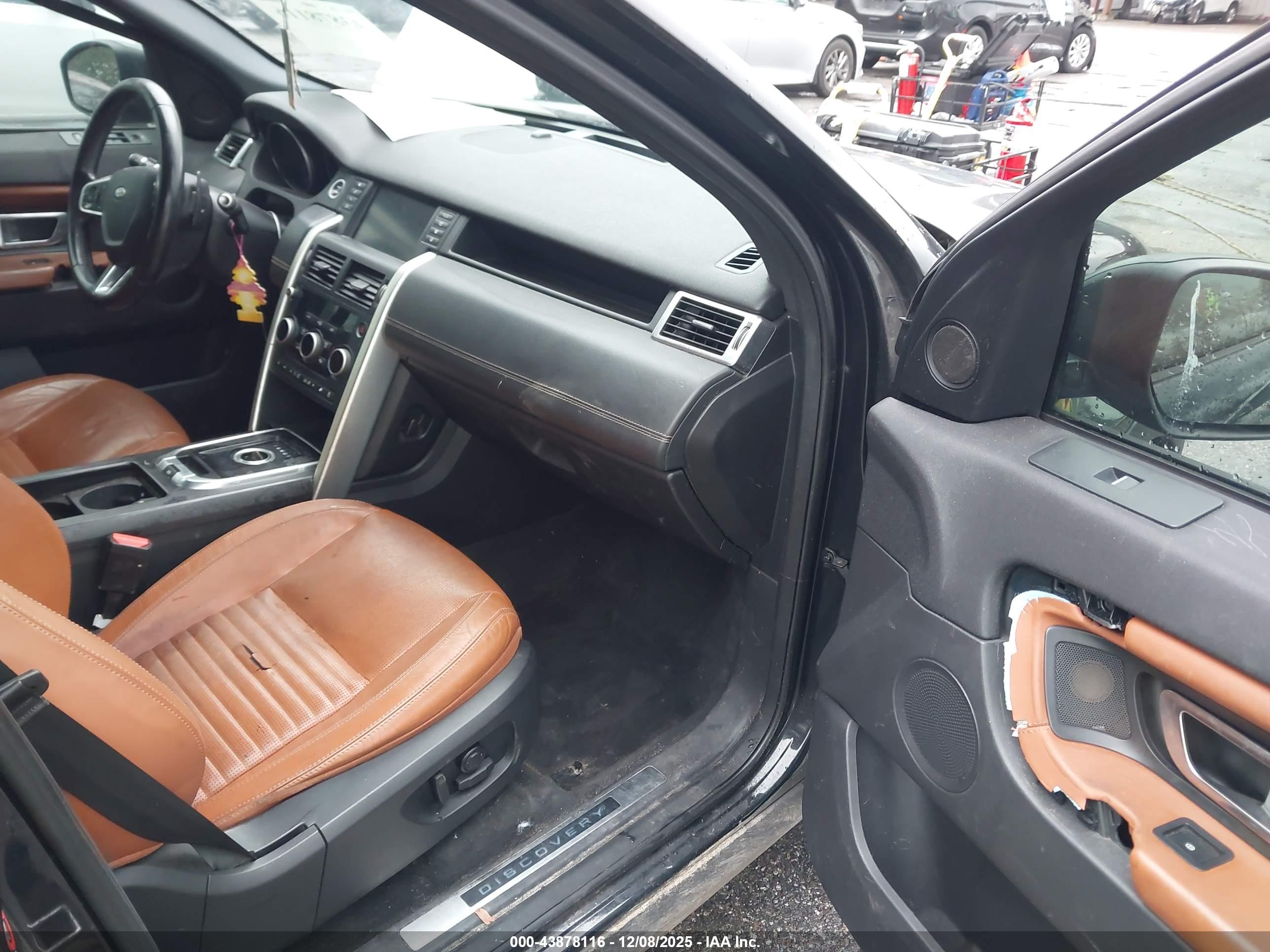 LAND ROVER image 5