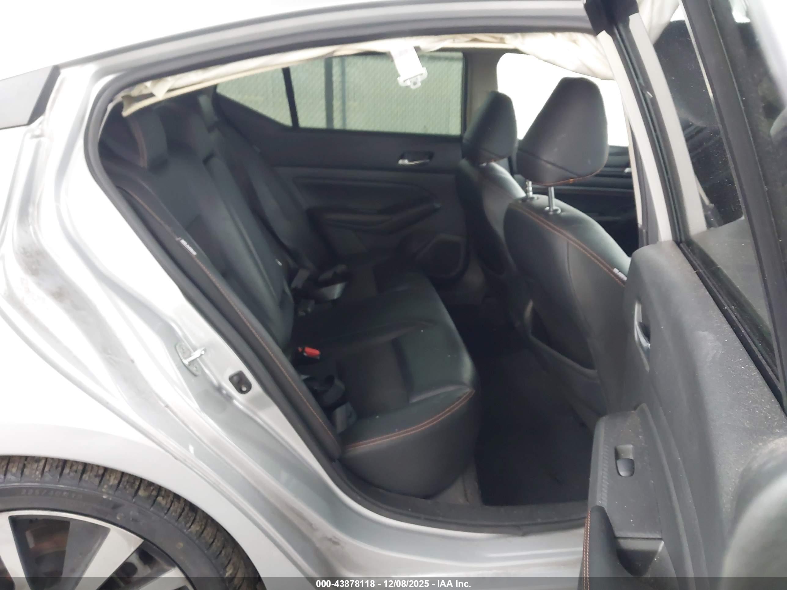 NISSAN ALTIMA image 8