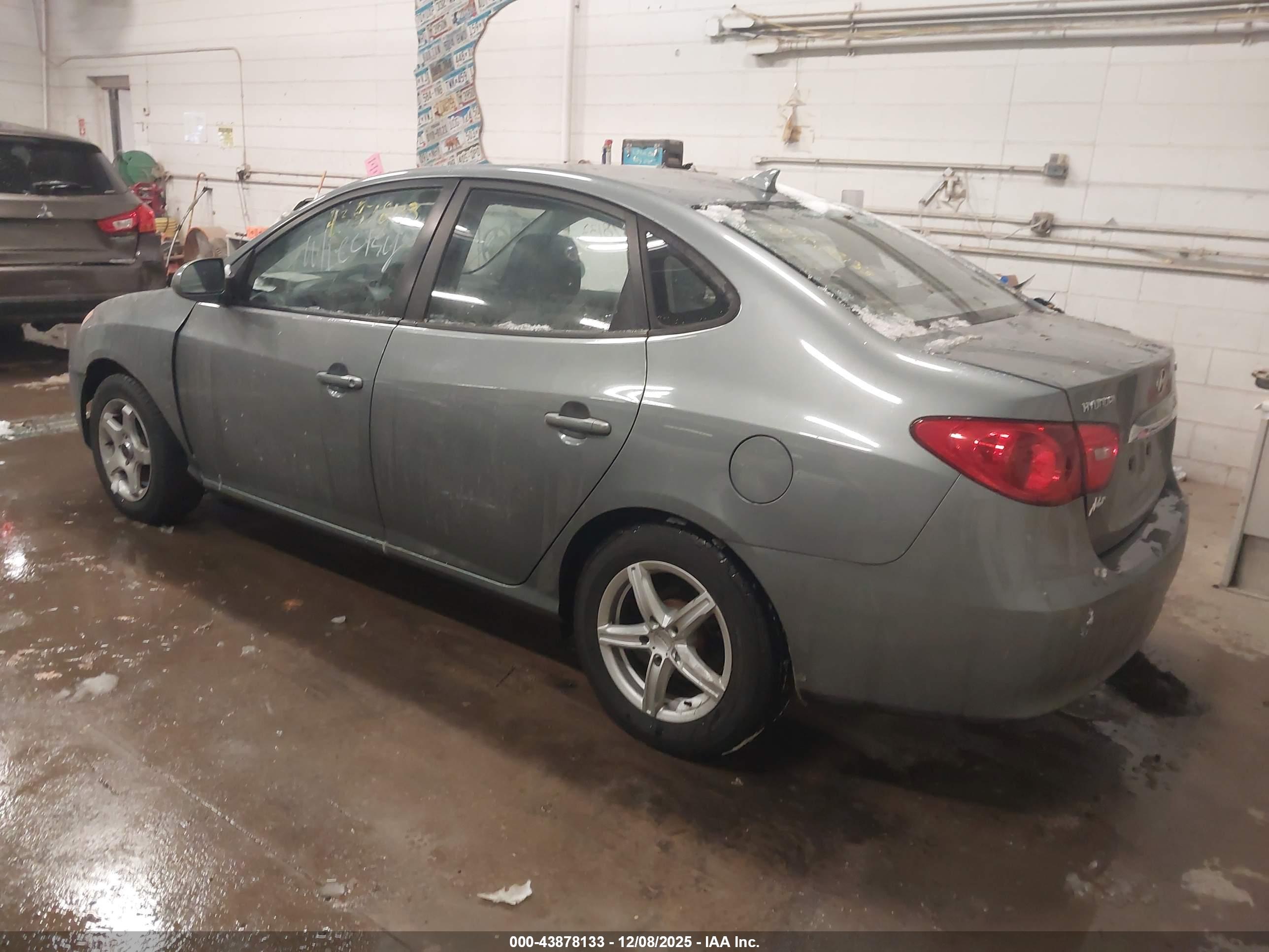 HYUNDAI ELANTRA image 3