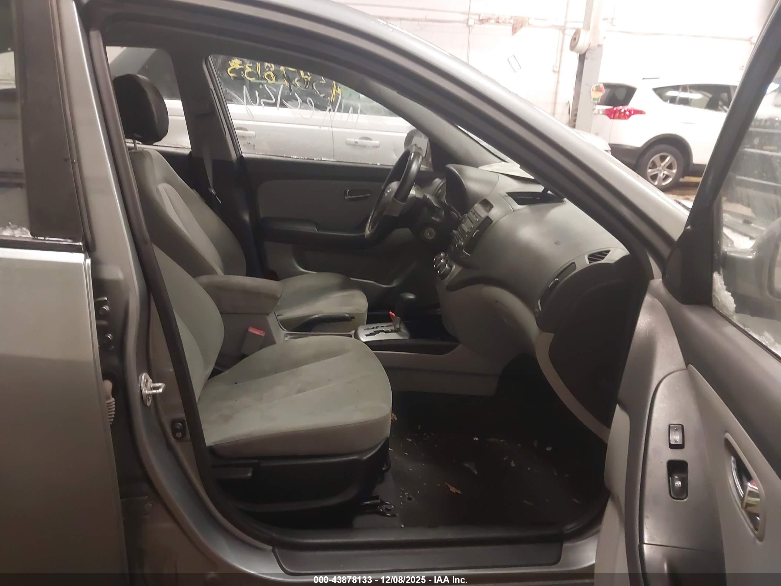 HYUNDAI ELANTRA image 5