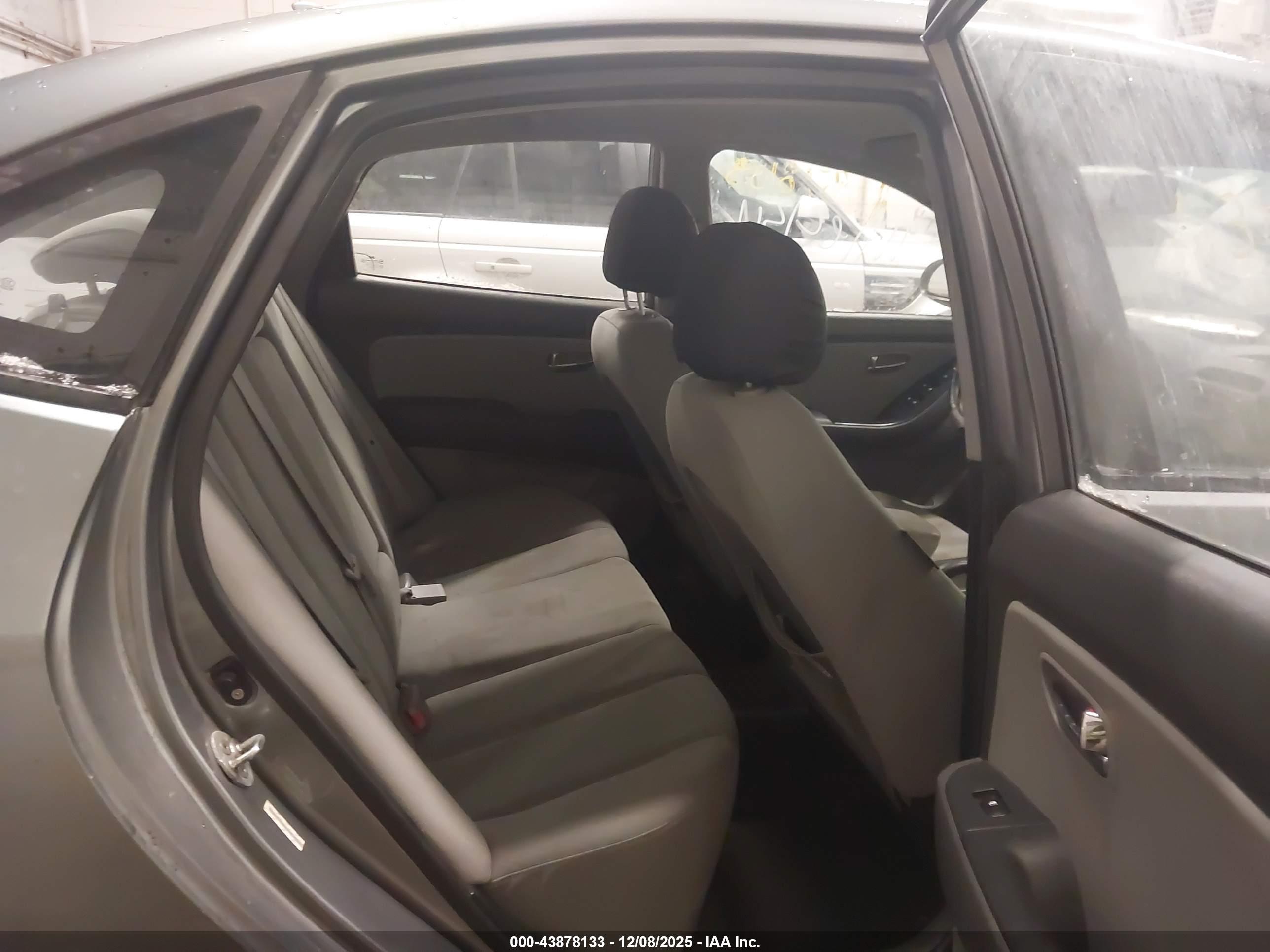 HYUNDAI ELANTRA image 8
