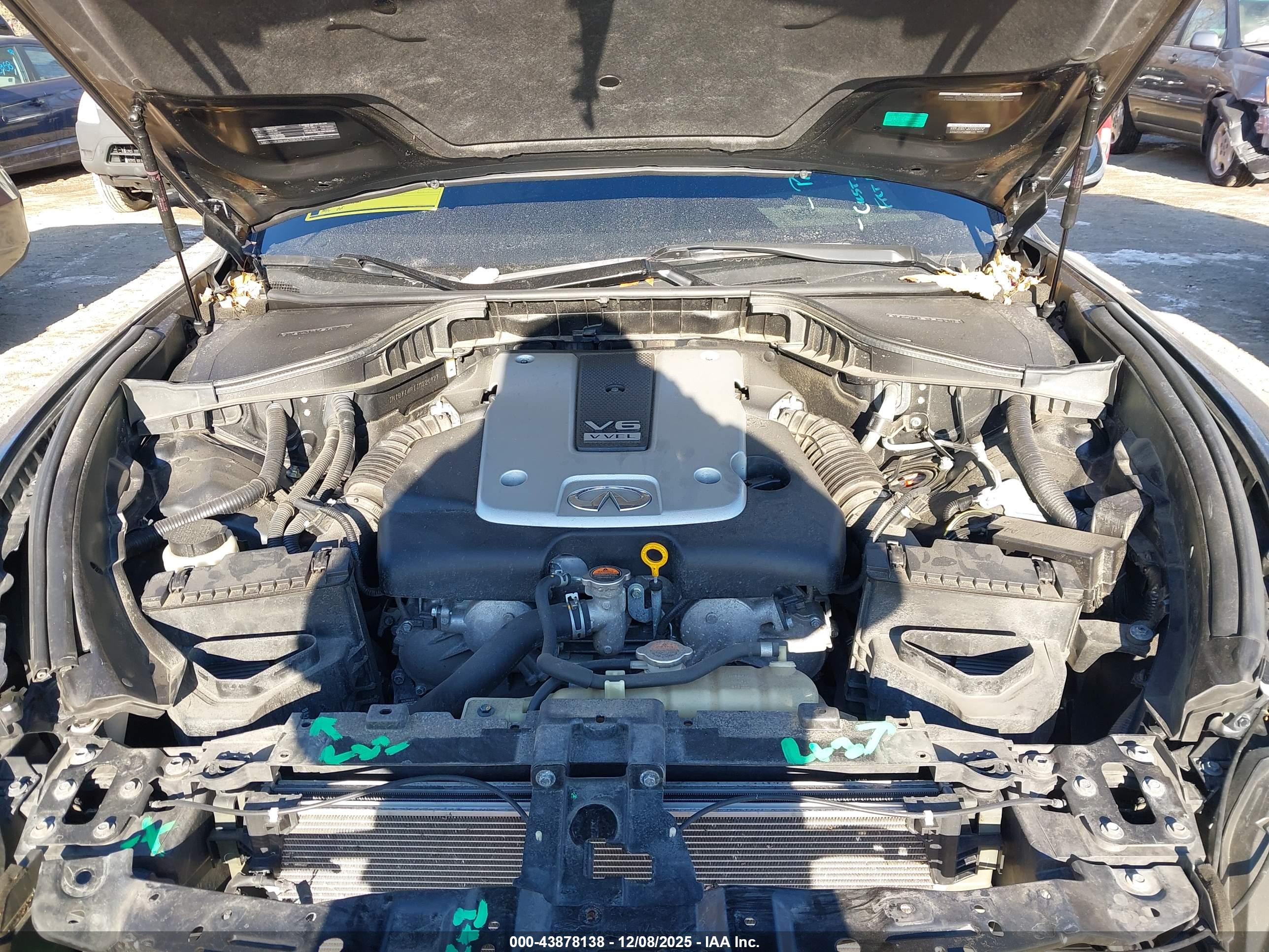 INFINITI Q70 image 10