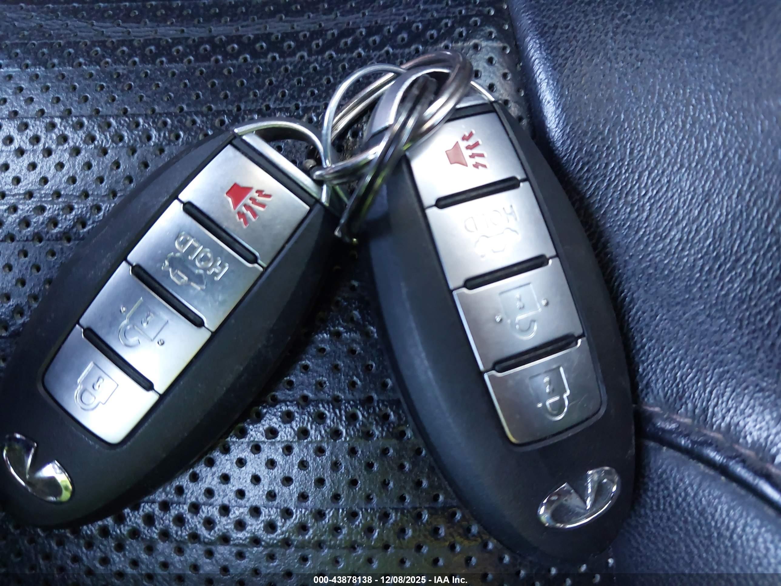 INFINITI Q70 image 11