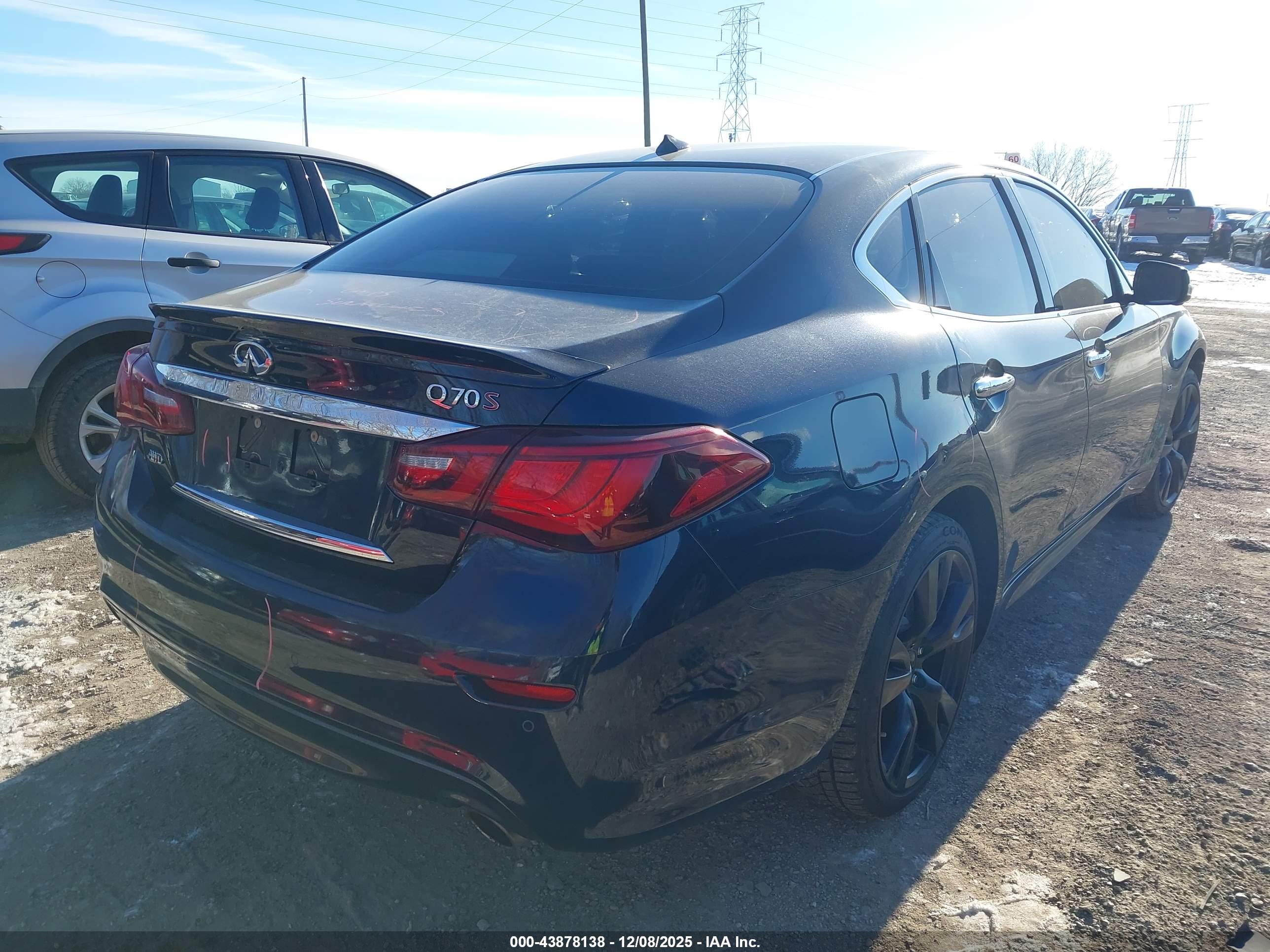 INFINITI Q70 image 4
