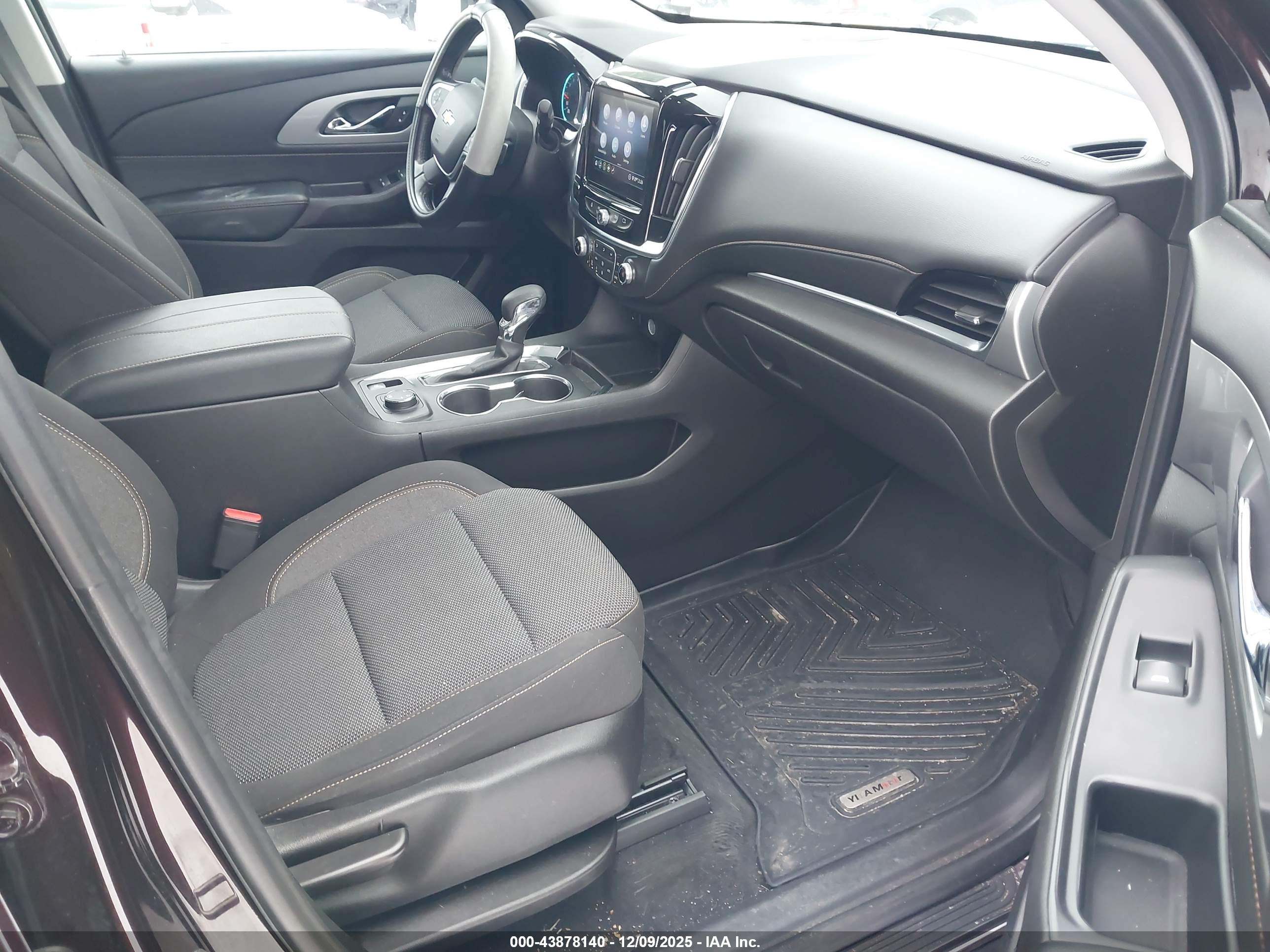 CHEVROLET TRAVERSE image 5
