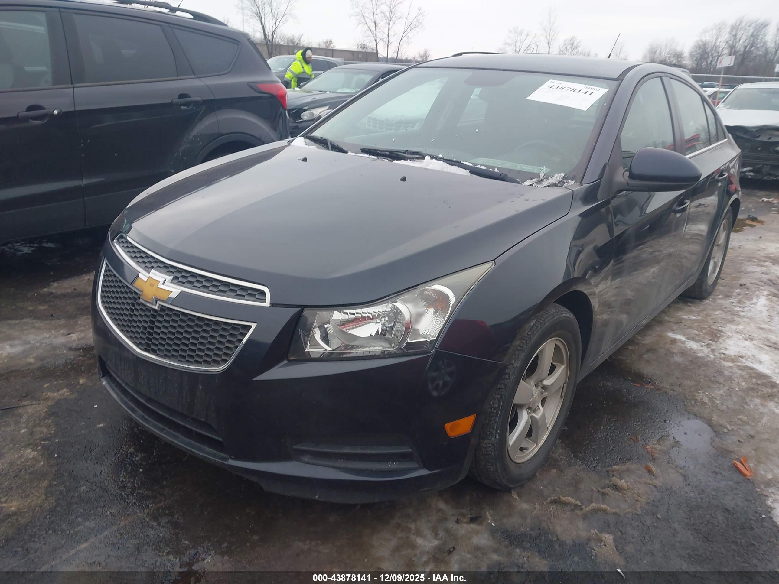 CHEVROLET CRUZE image 2